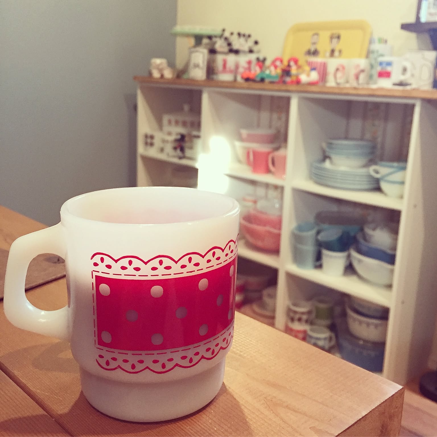 食器棚/ファイヤーキング/fireking/食器/アンティークなどの