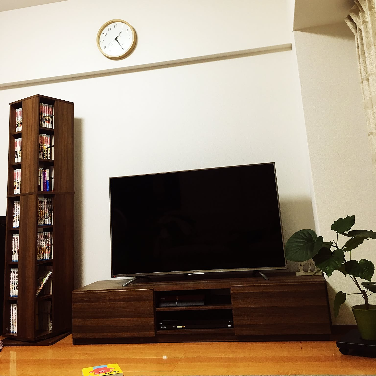 ウォルナットのテレビボードのおすすめ商品とおしゃれな実例
