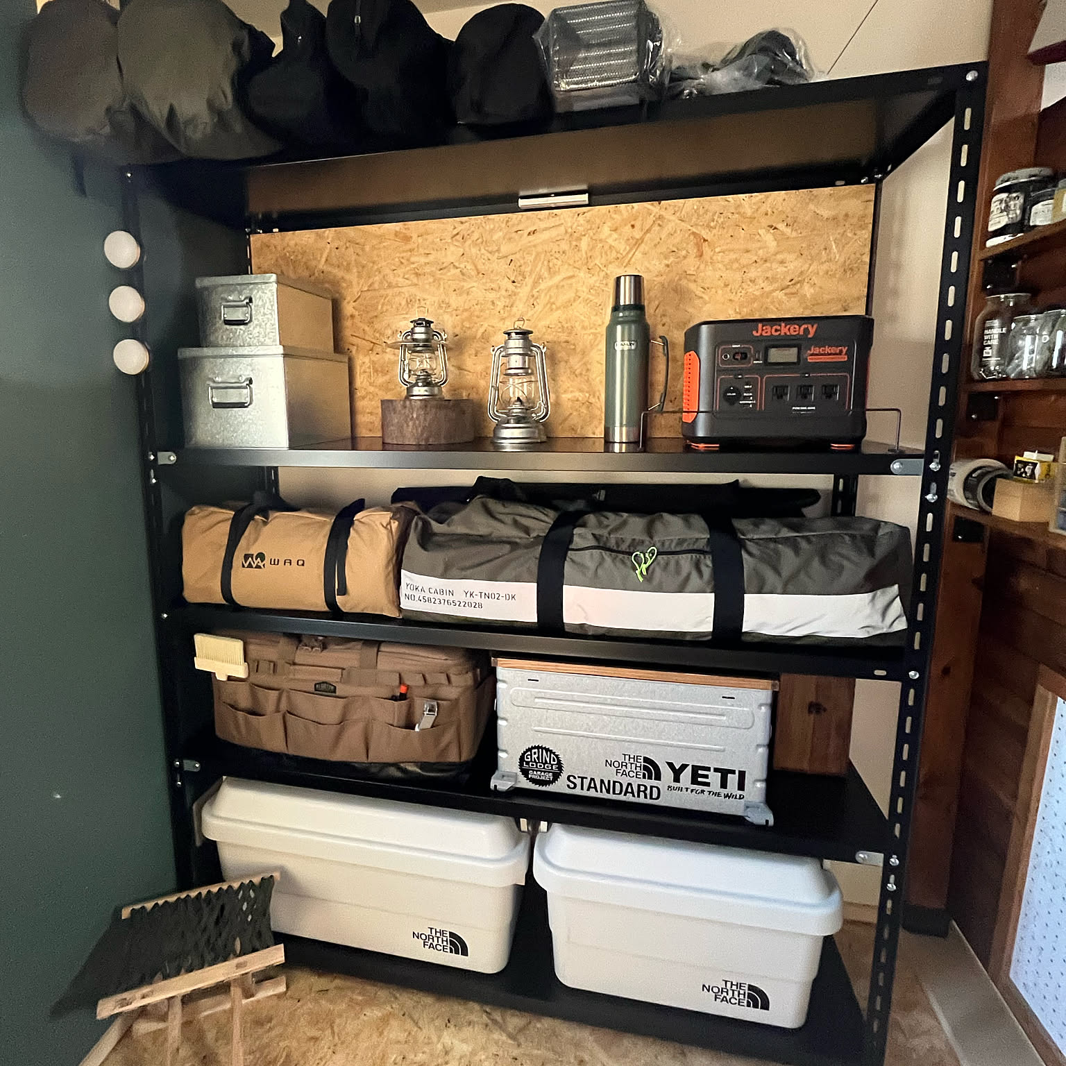 インダストリアル OSB合板のおしゃれなインテリア・部屋・家具の実例