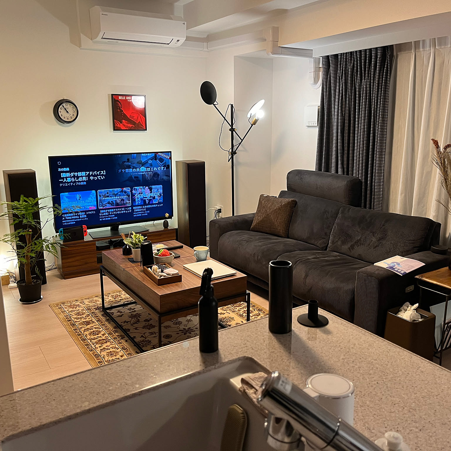 リビング/ナチュラル/観葉植物/照明/ソファのインテリア実例