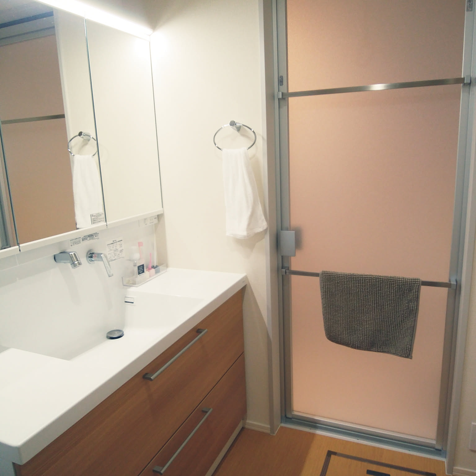 バス/トイレ/TOTOサザナ/ドア外タオル掛け/籐のクッションフロア/TOTO