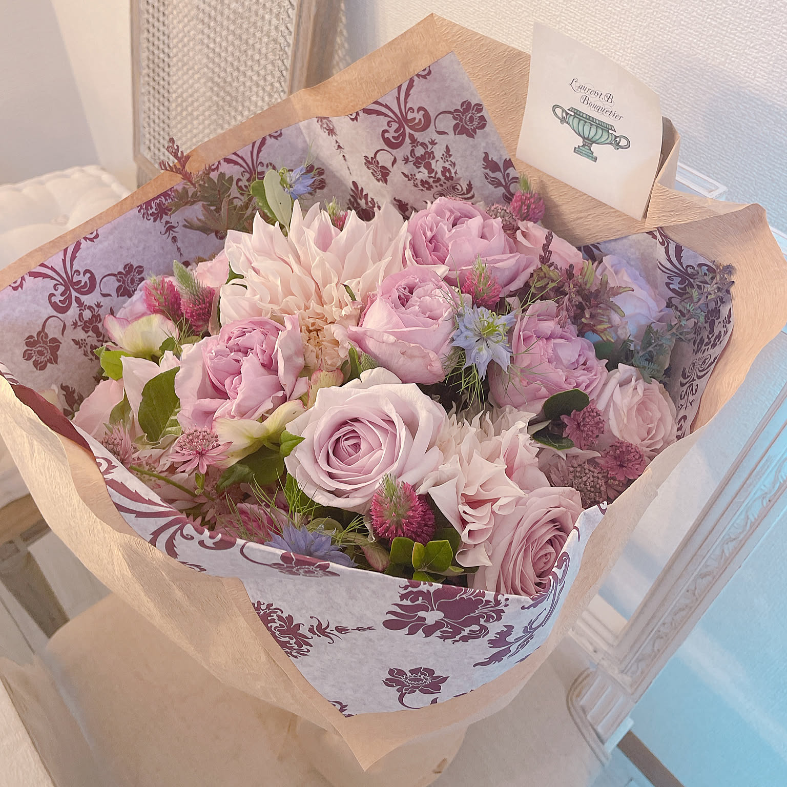 サンキャッチャー♡ハンドメイド「お上品！白いお花のキラキラブーケ♡」