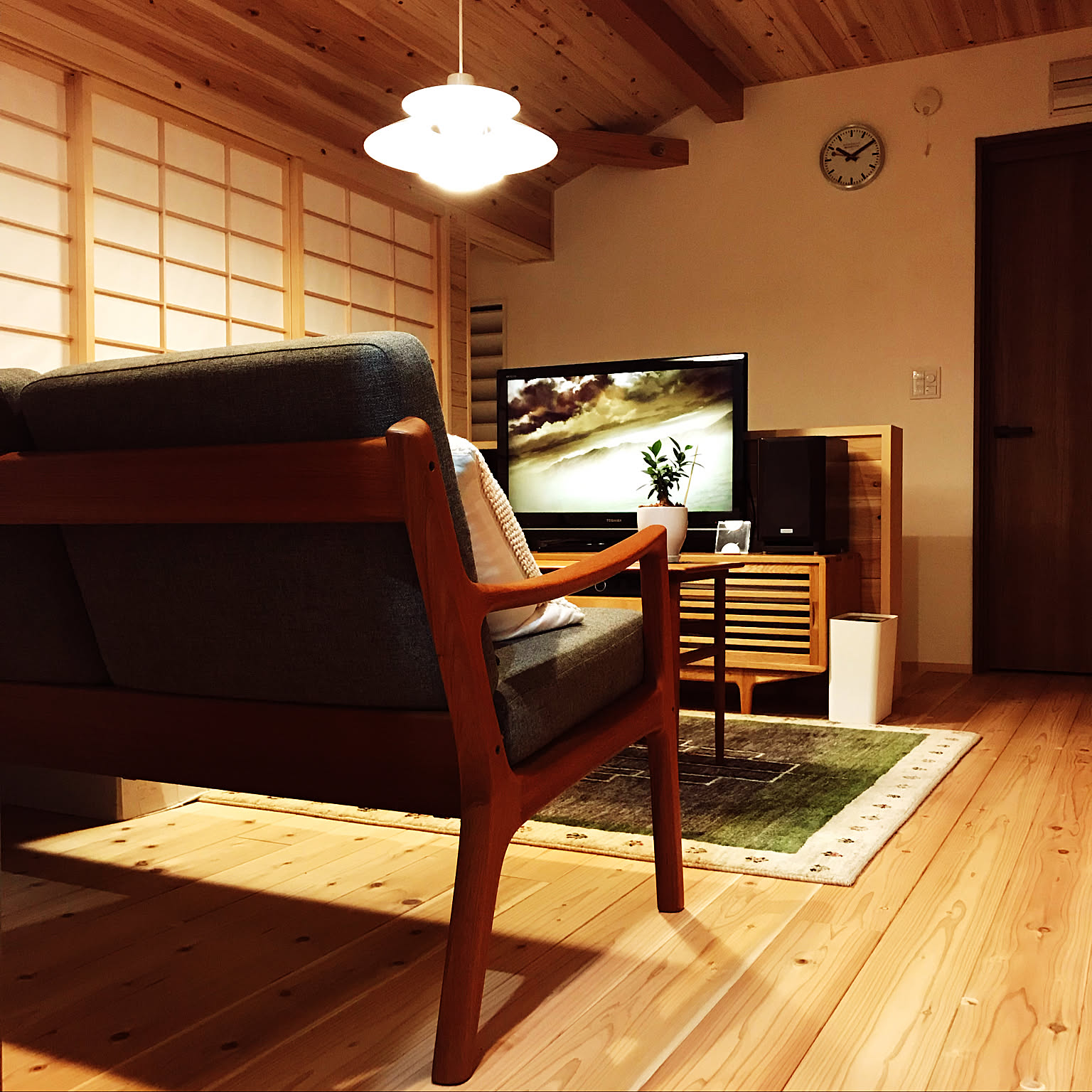 旧IKEA スウェーデン製 3人掛けソファ 北欧 ヴィンテージ⭐︎引取可 IKEA ヴィンテージソファのおすすめ商品とおしゃれな実例 ｜ RoomClip