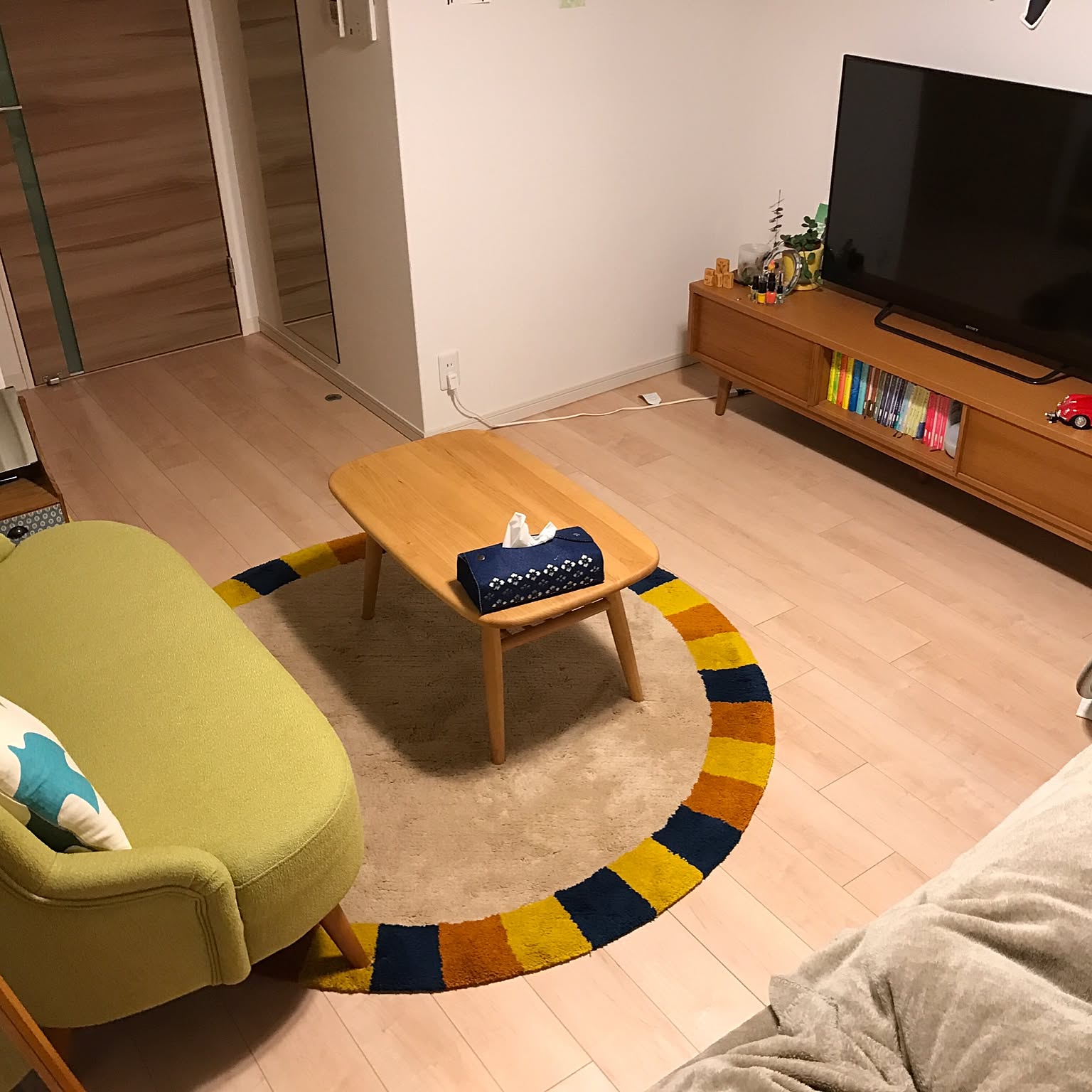 円形ラグ unico ソファのおすすめ商品とおしゃれな実例