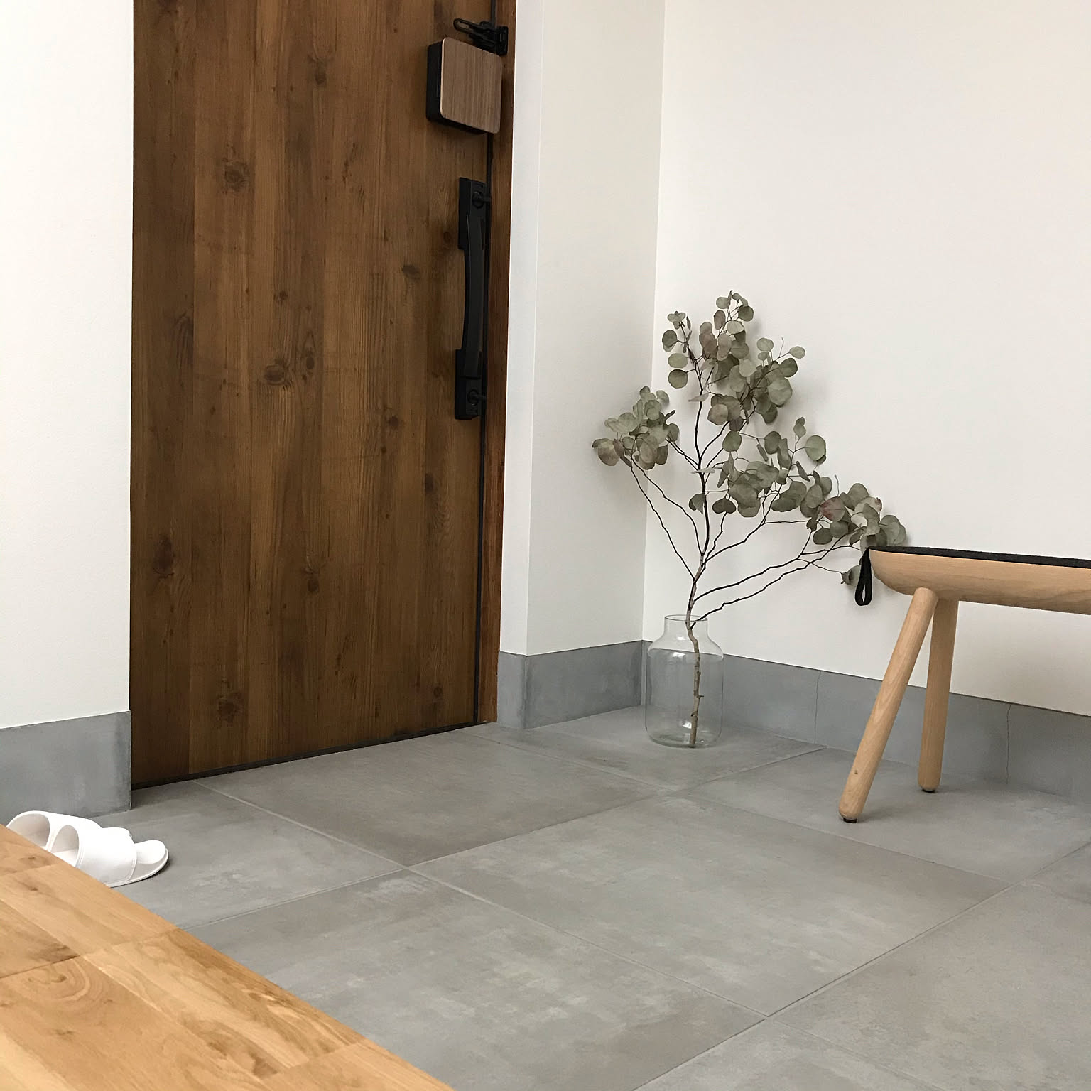 名古屋モザイクの玄関用300角タイル