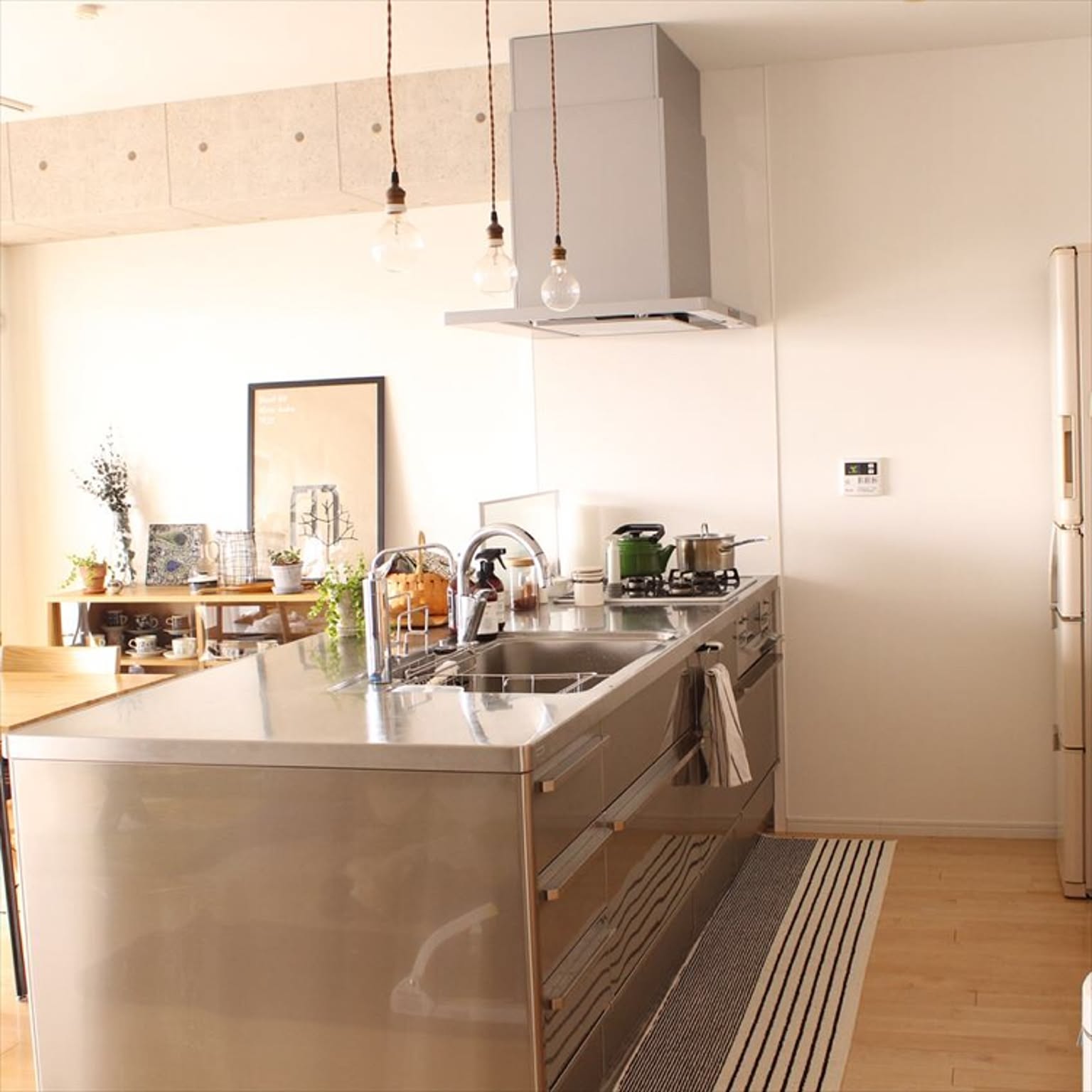 ☆ホワイトカラーで清潔感のある ステントップキッチンカウンター