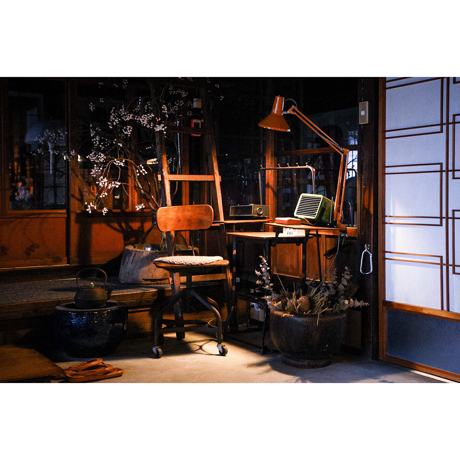 用の美を感じる器／アップサイクル鉢／再び息づく火鉢／二個 🍓 アップサイクル鉢／用の美を感じる器／再び息づく火鉢／店舗／玄関