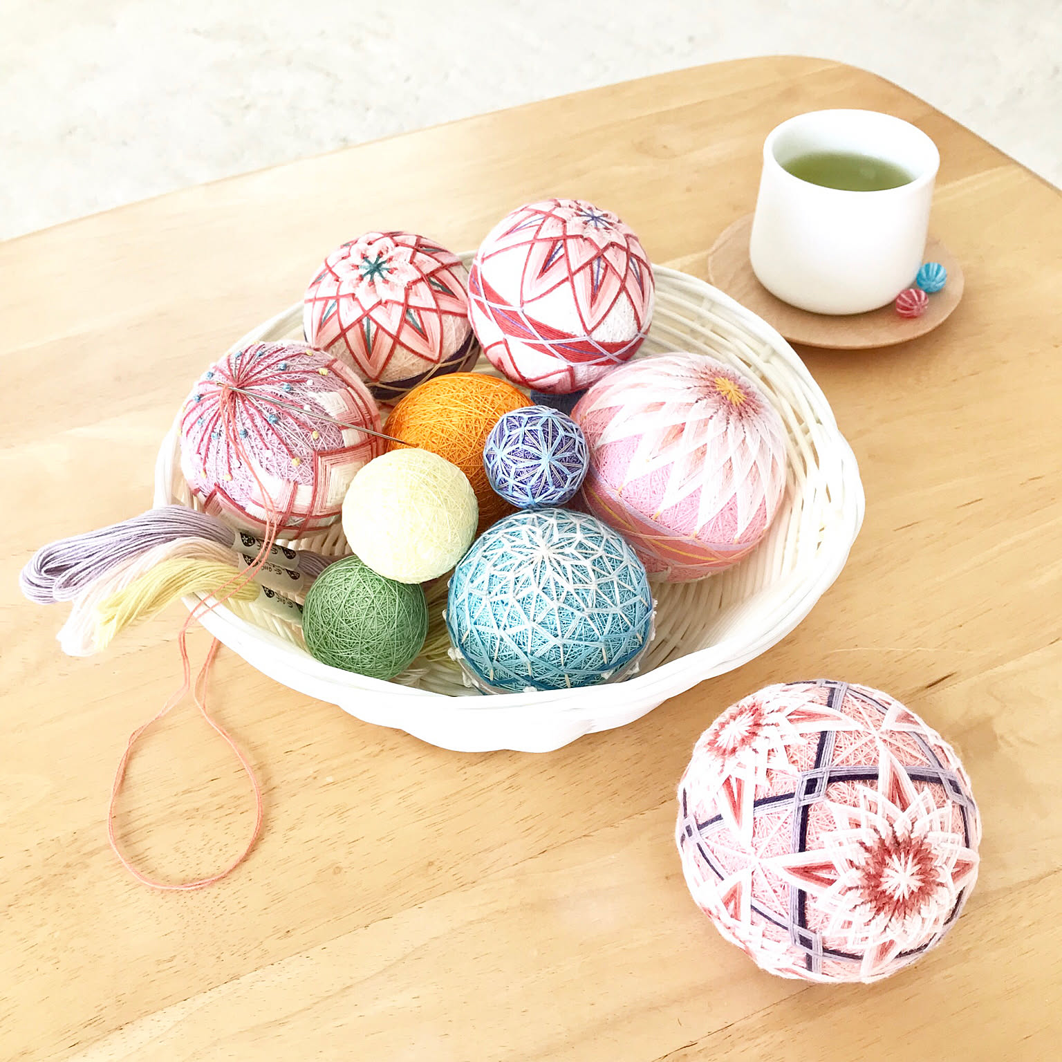 marron 手毬 4点＋2個set１点 手毬猫の店 てまり「桃」緑地10cm 手まり 手毬 手鞠 四季の