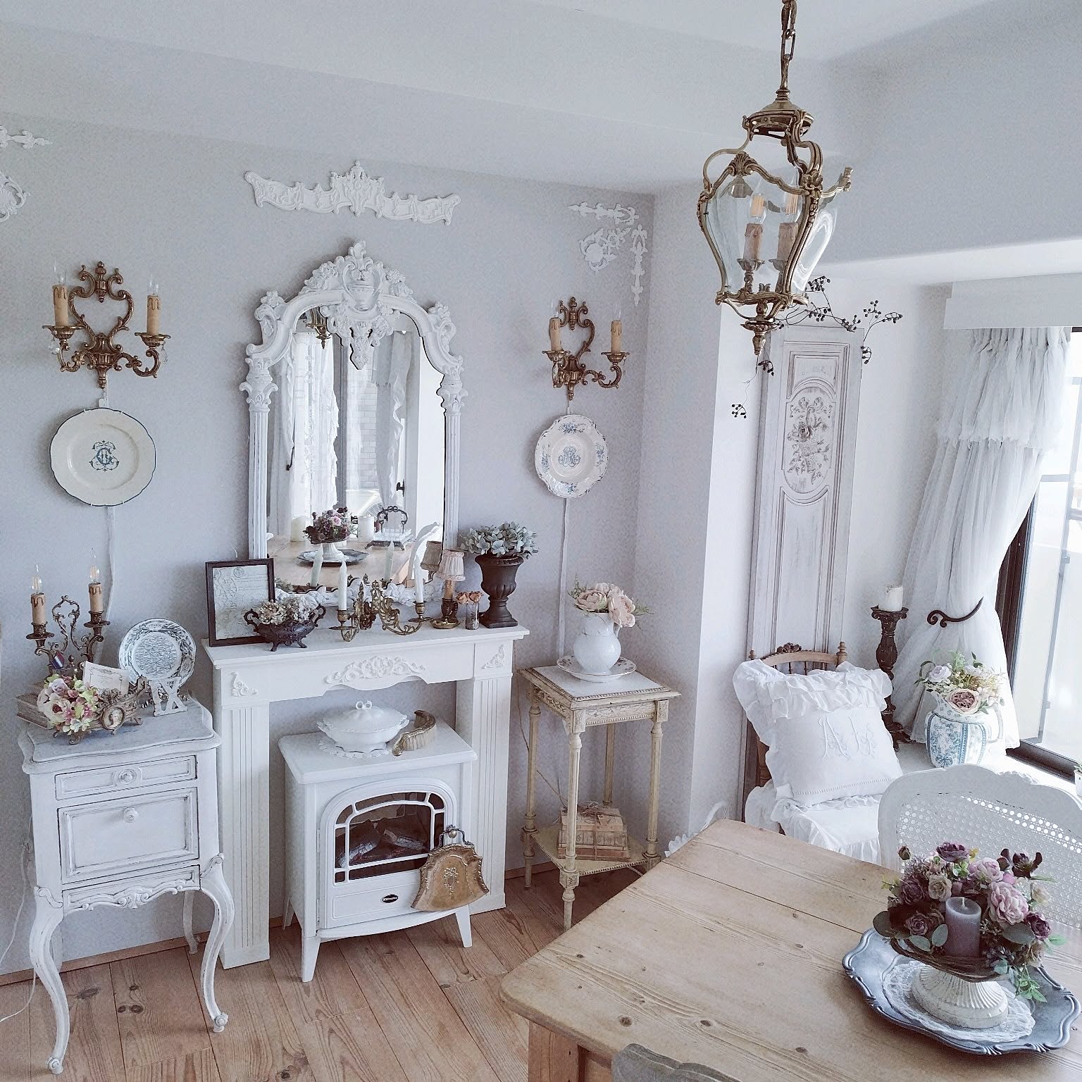 部屋全体/ダイニング/マントルピース/シャビーシック/エレガント