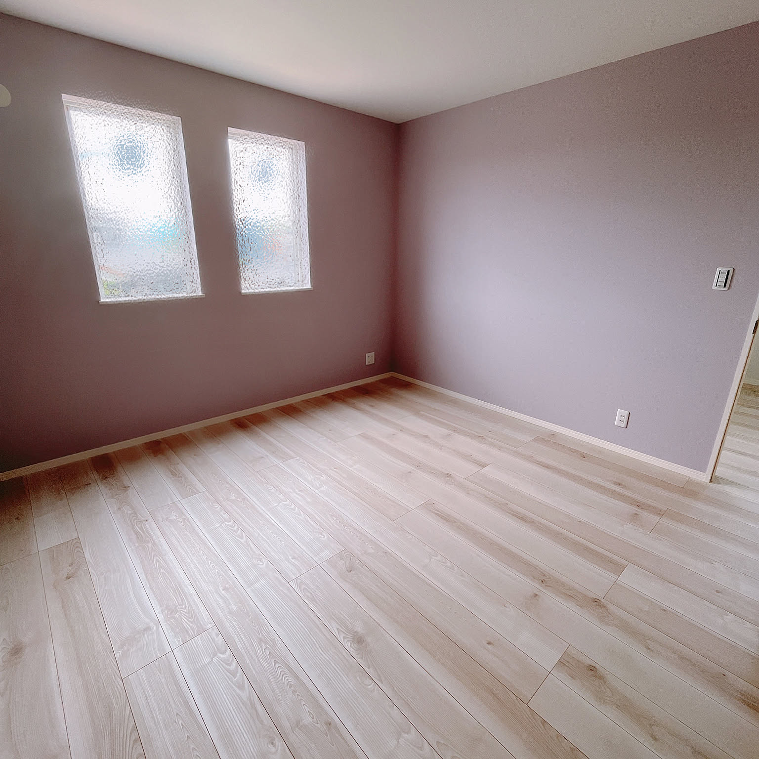 寝室 ラベンダー色のおしゃれなインテリアコーディネート・レイアウト