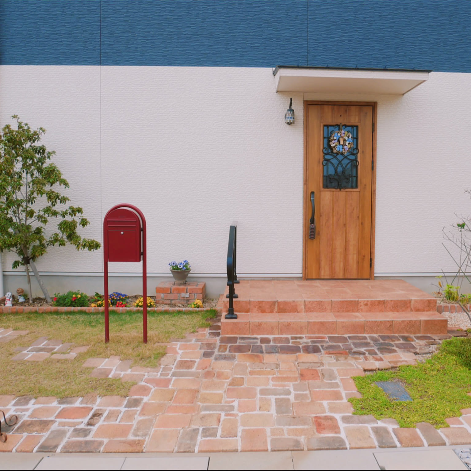 玄関/入り口/新居/ホワイトインテリア/LIXIL玄関ドア/引っ越し準備中