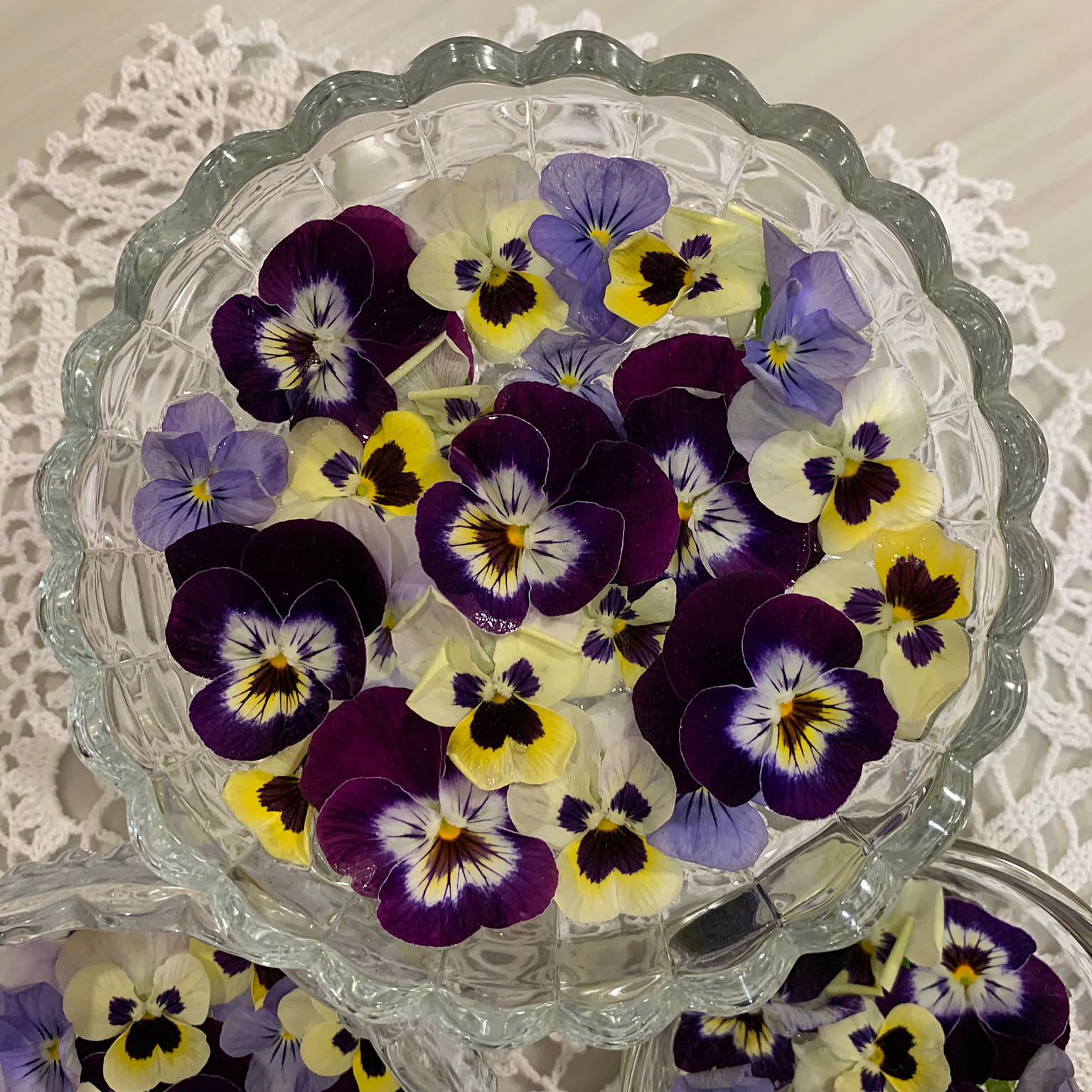 レンガ調タイル(パンジー)デコパージュ　ビオラ　花柄　花　花柄雑貨　キッチン雑貨 レンガ調タイル(ビオラ)デコパージュ パンジー 花柄 花 花柄雑貨