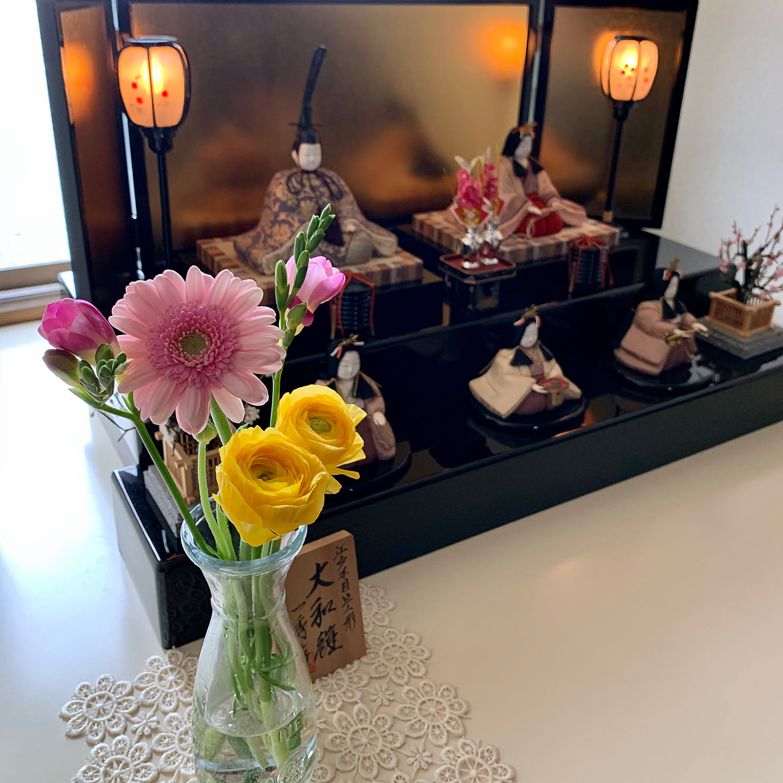 ダークブラウン 花瓶　金色の房飾り付き 花びん ガラス 北欧風 ゴールド 壁掛け花瓶 22.5cm 壁かけ