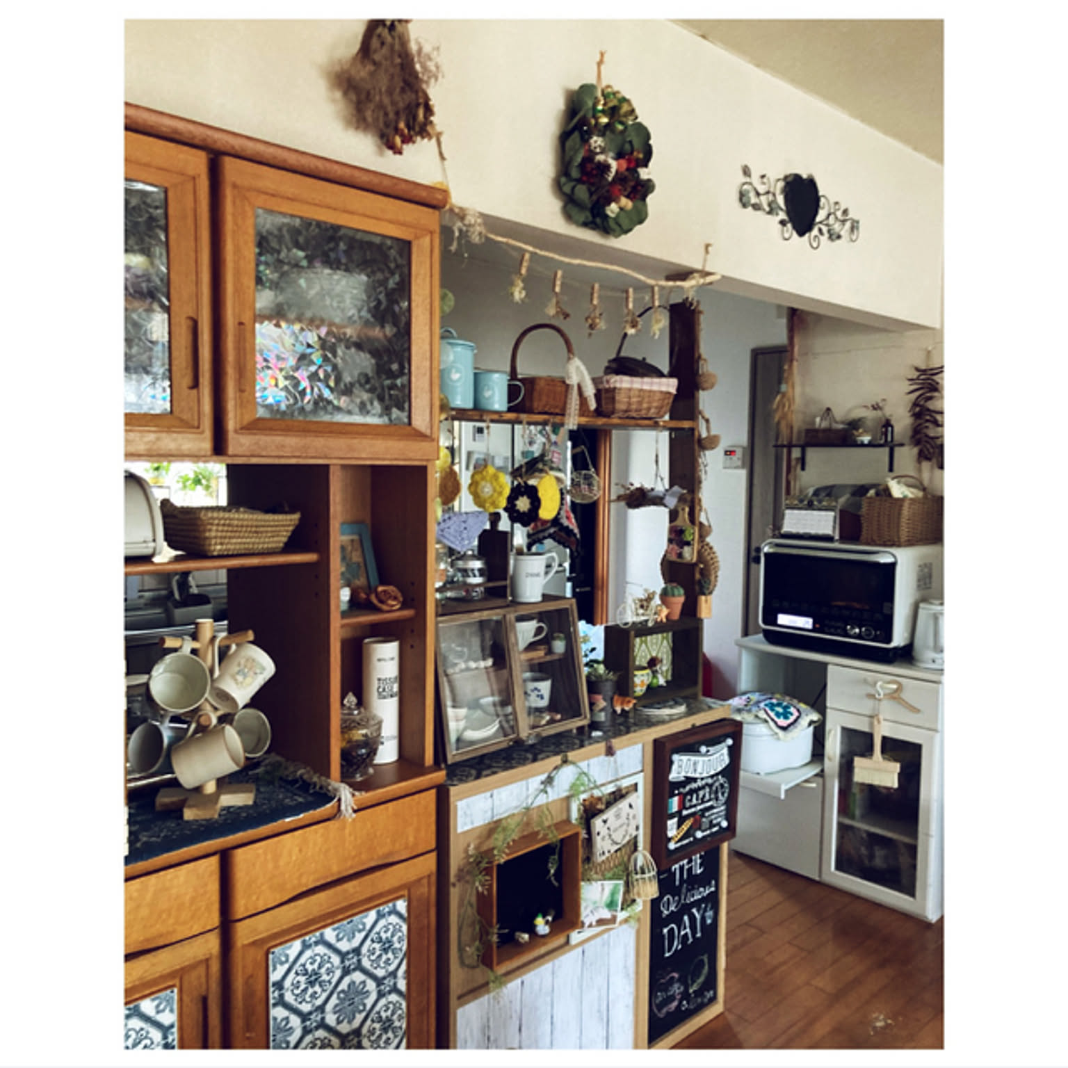 両面ハッチの古い食器棚のおすすめ商品とおしゃれな実例 ｜ RoomClip