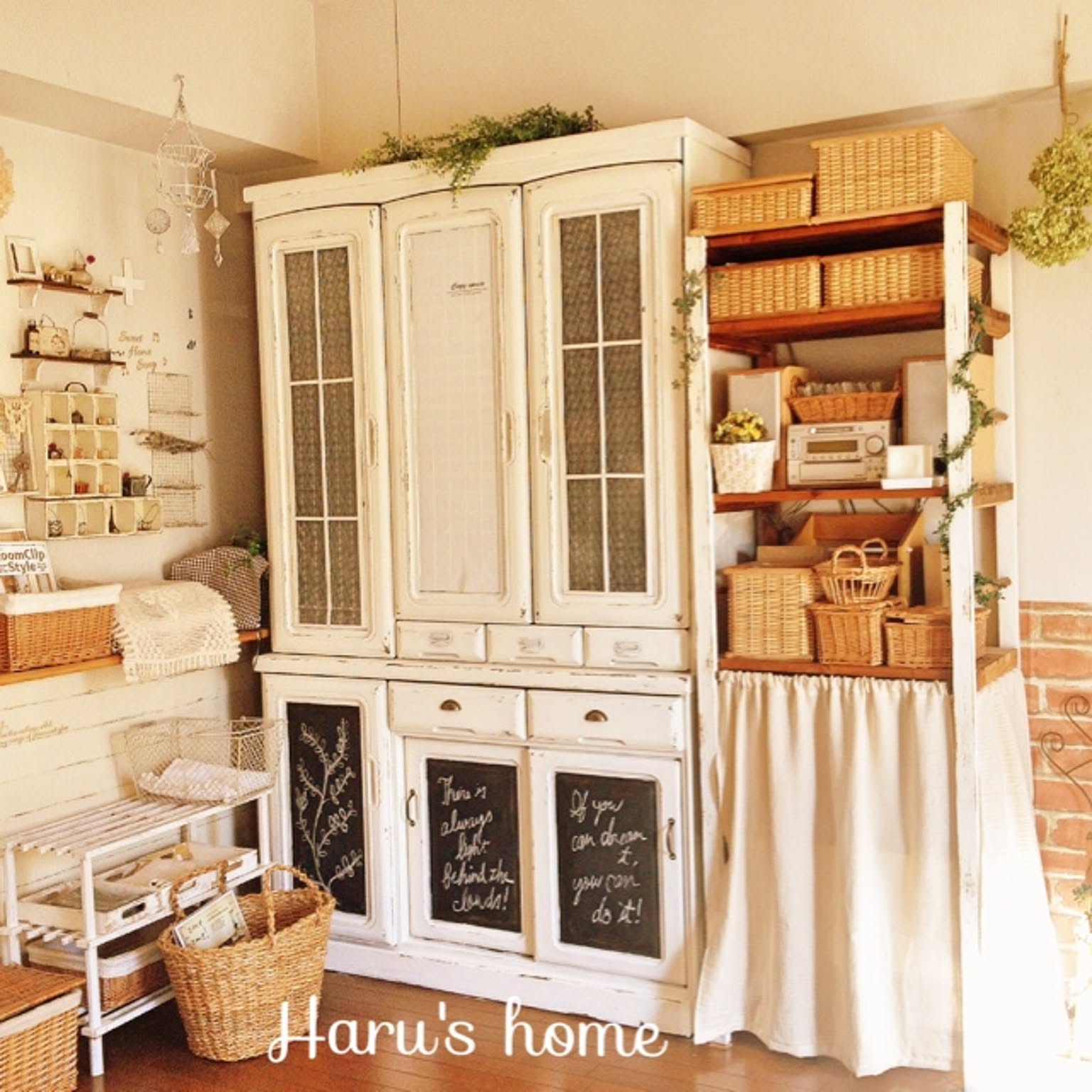 アンティーク風 食器棚リメイクのおすすめ商品とおしゃれな実例