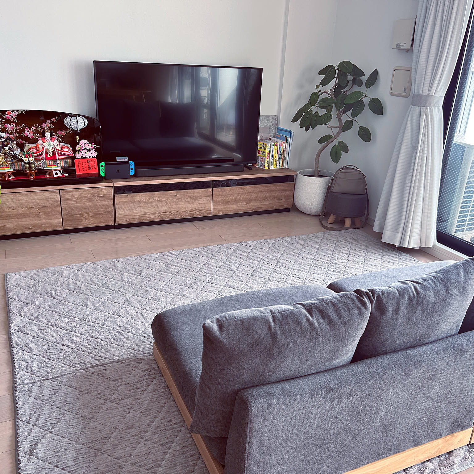お部屋が広く見えるローソファーはどうでしょうか。 ローソファーで広くのおすすめ商品とおしゃれな実例 ｜ RoomClip