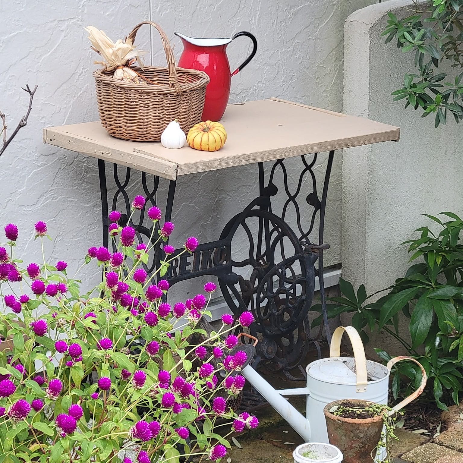 ガーデニング アンティークミシン台のおすすめ商品とおしゃれな実例