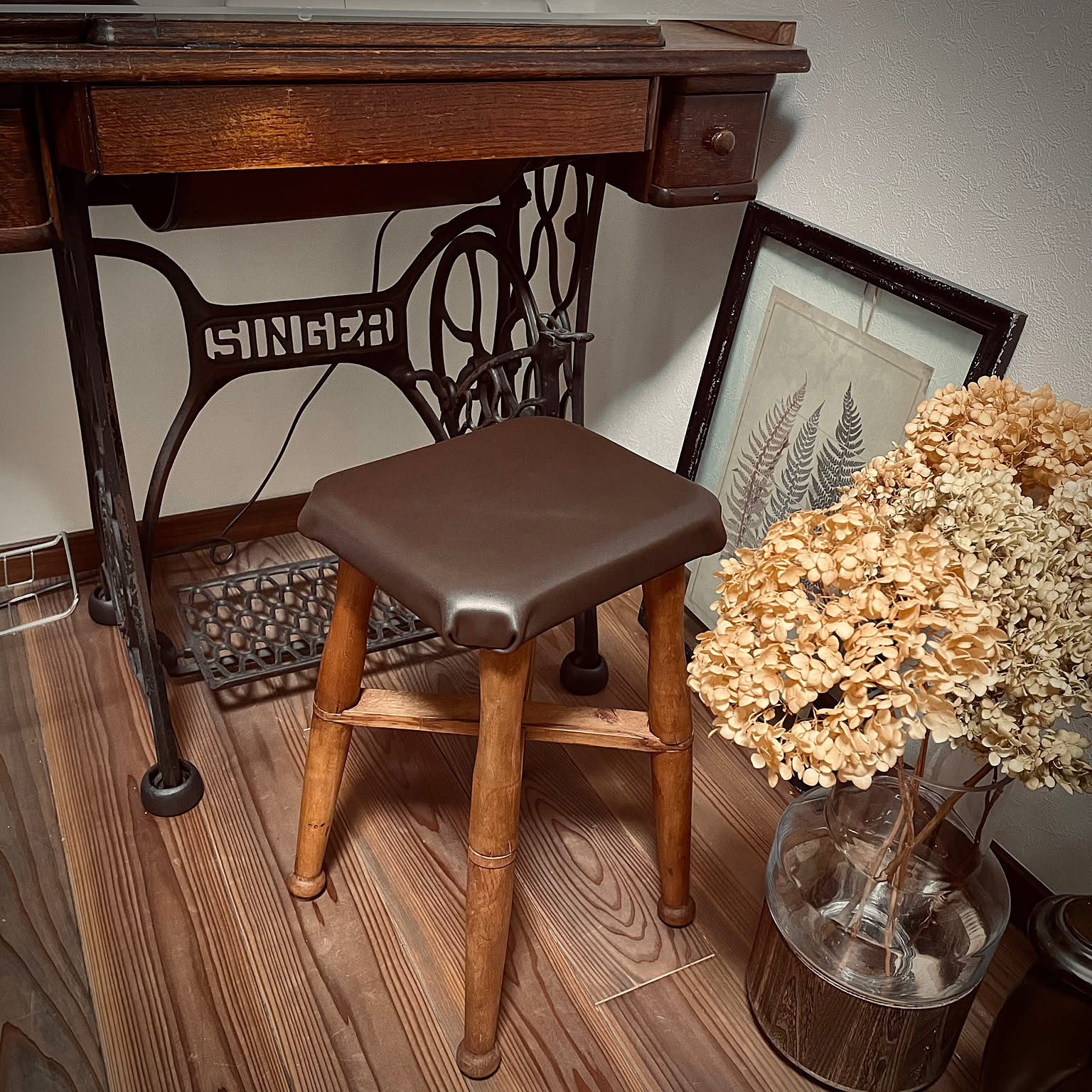 アンティーク ミシン椅子のおすすめ商品とおしゃれな実例 ｜ RoomClip