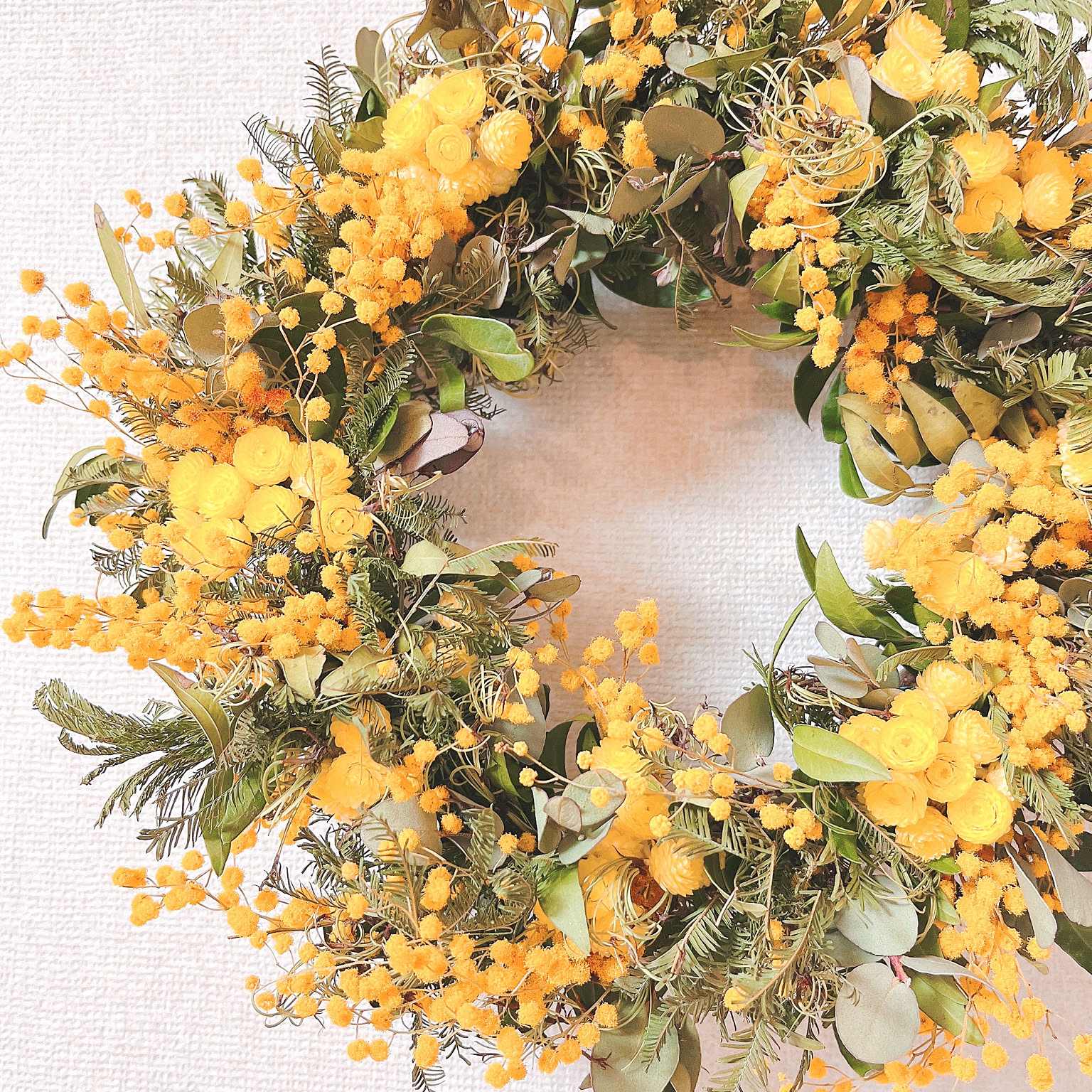 ドライフラワーꕤ︎︎スプレーバラとヘリクリサムお花いっぱい花籠リースꕤ壁飾り ドライフラワーꕤ︎︎スプレーバラとヘリクリサムお花いっぱい花籠