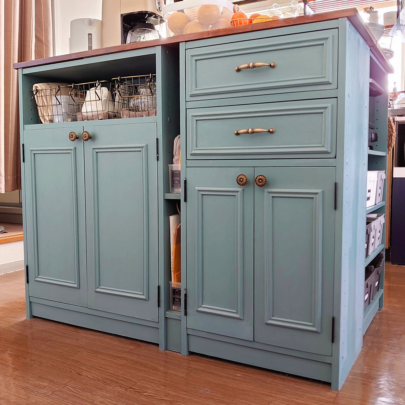 ダークブルー 木製キャビネット リメイク品 8b974acd9792b04e65c2b75a7f641a