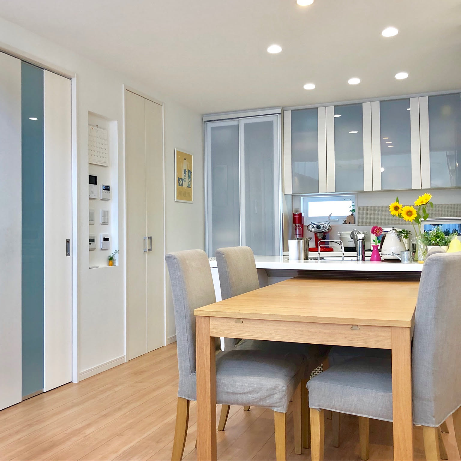 IKEA イケア 伸長式ダイニングテーブル BJURSTA ビュースタ　ブラック IKEA イケア 伸長式ダイニングテーブル BJURSTA ビュースタ