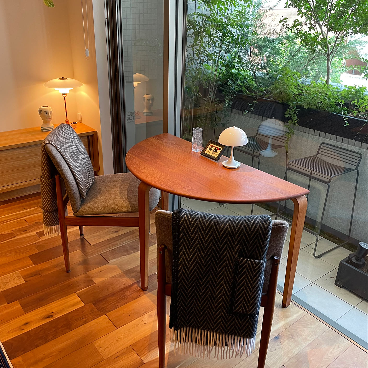 机 半円テーブルのおすすめ商品とおしゃれな実例 ｜ RoomClip（ルーム