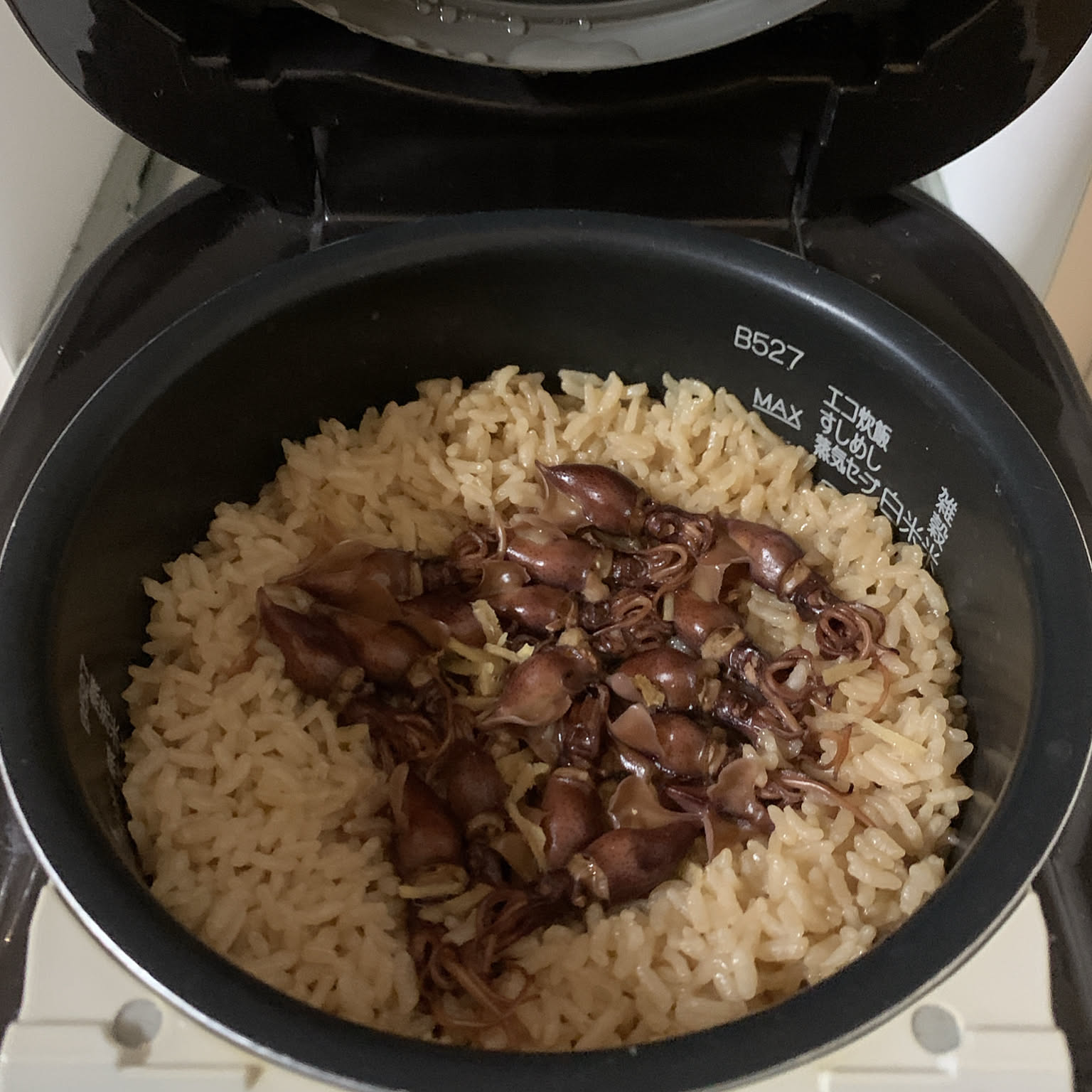 Cooked mixed rice inside the inner pot of a Zojirushi 3-cup rice cooker.