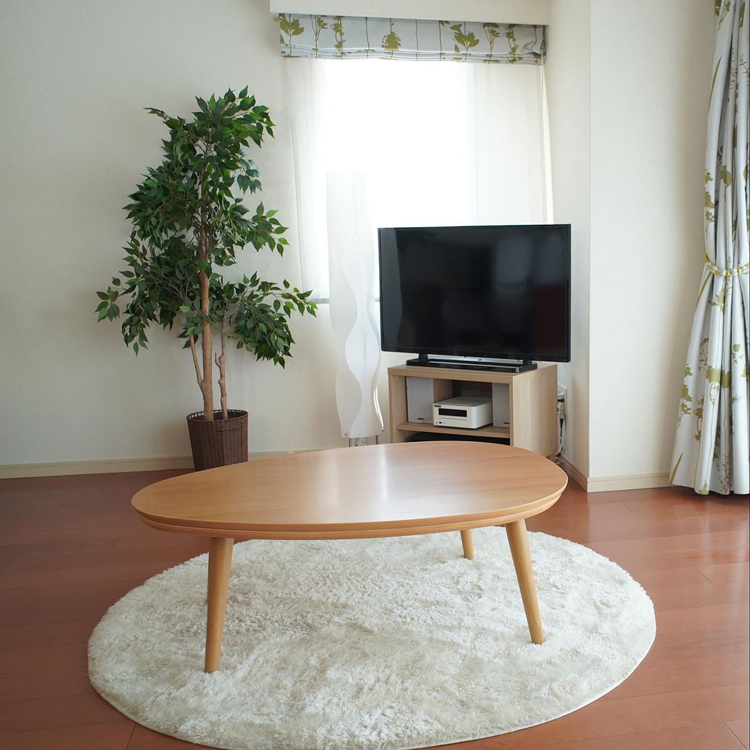 たまご型テーブルのおすすめ商品とおしゃれな実例 ｜ RoomClip