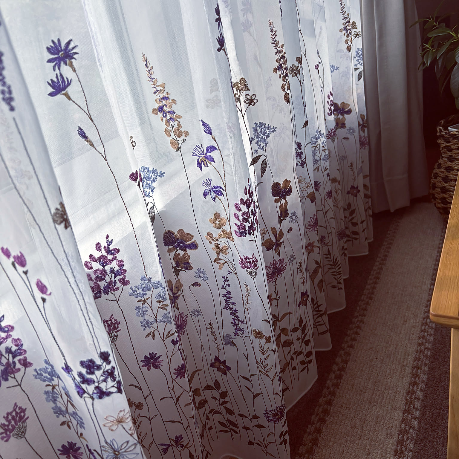 ブラウン花模様レースカーテン カーテン 花柄レースカーテンのおすすめ商品とおしゃれな実例