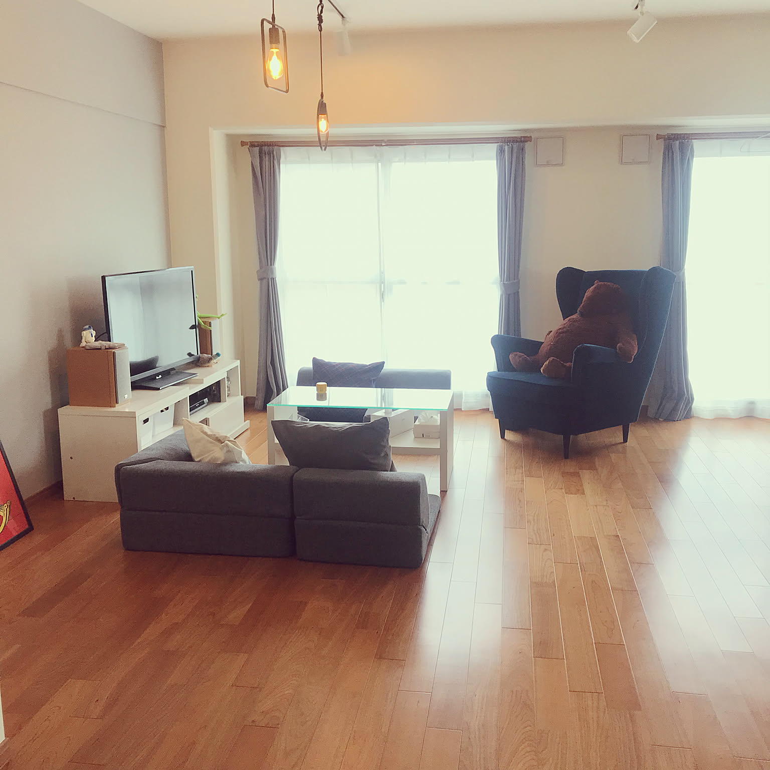 部屋全体/朝日ウッドテック/ブラックチェリーの床/映画のインテリアに憧れる/STRANDMON...などのインテリア実例 - 2019-01-06  11:05:50 ｜ RoomClip（ルームクリップ）