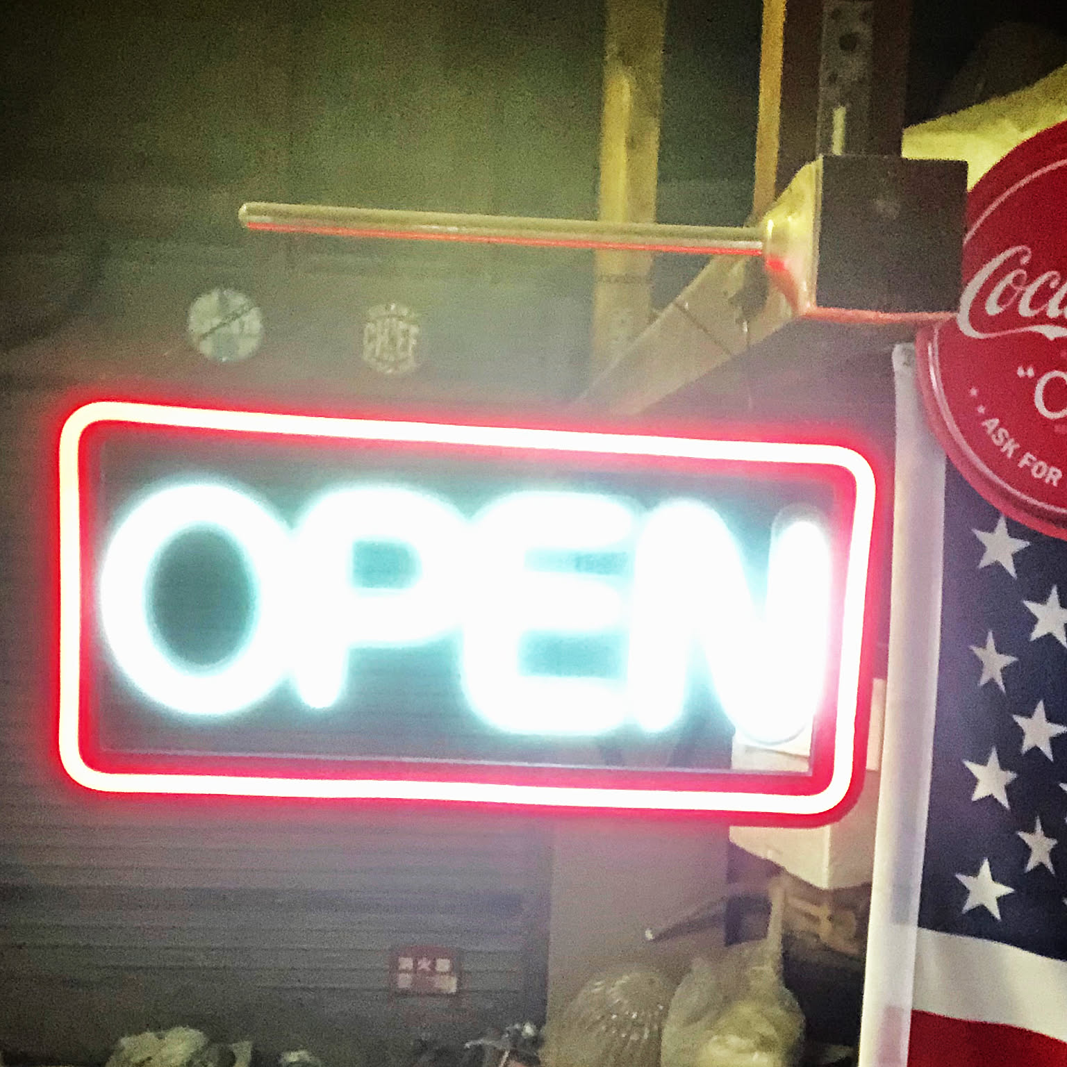 コカ・コーラ ネオン管のおしゃれなアレンジ・飾り方のインテリア実例