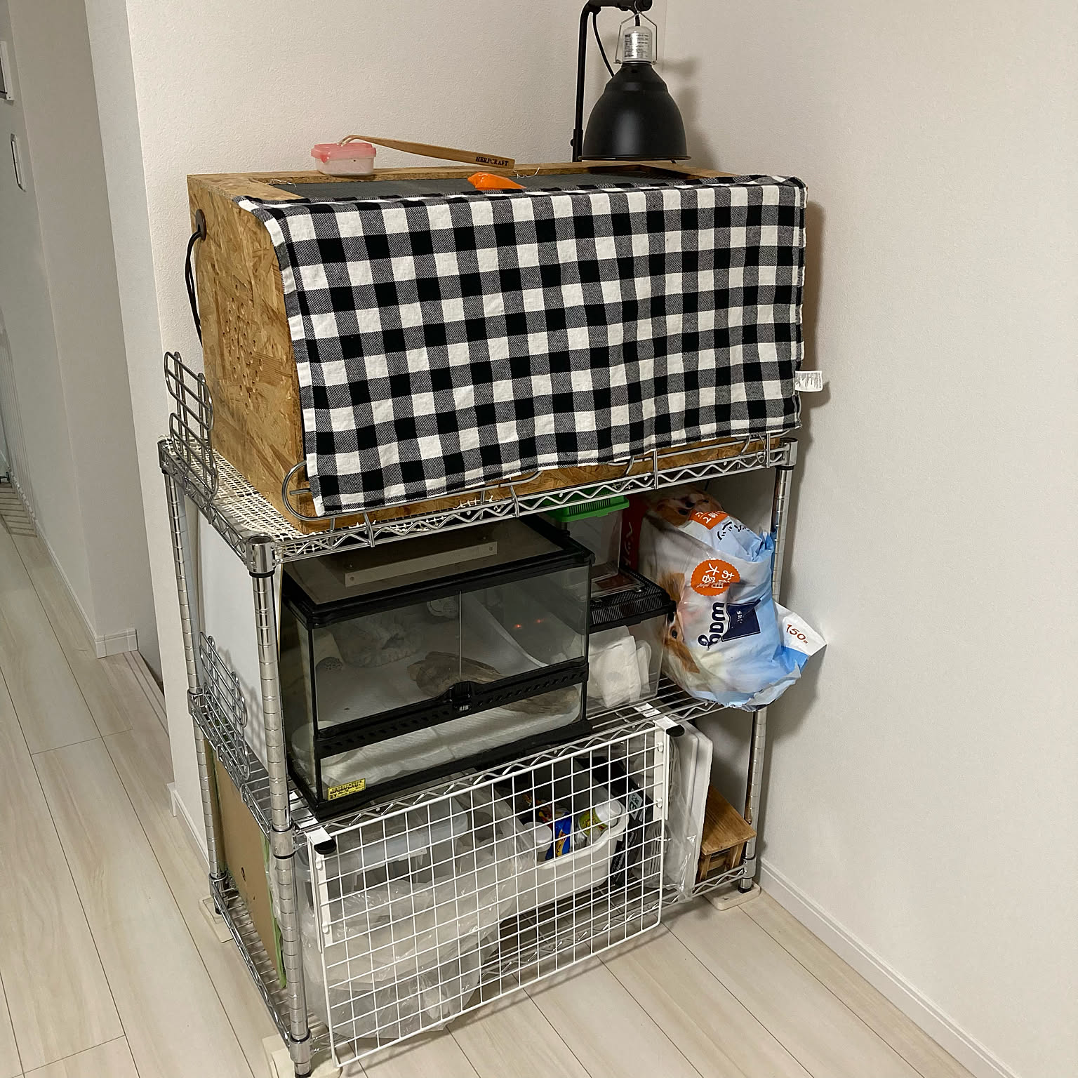 メタルラック/爬虫類コーナー/爬虫類のいる暮らし/おしゃれな