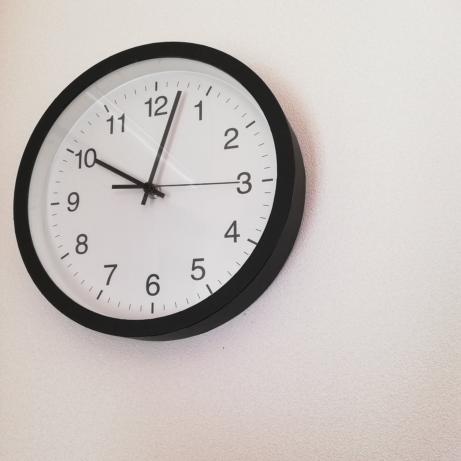 アンティーク　壁掛け時計リメイク IKEAの掛け時計をペイントリメイク！“サビ感”でアンティーク風に