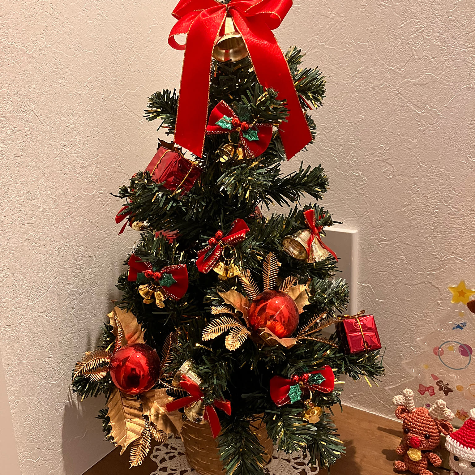 クリスマスツリー 赤いリボンのおすすめ商品とおしゃれな実例