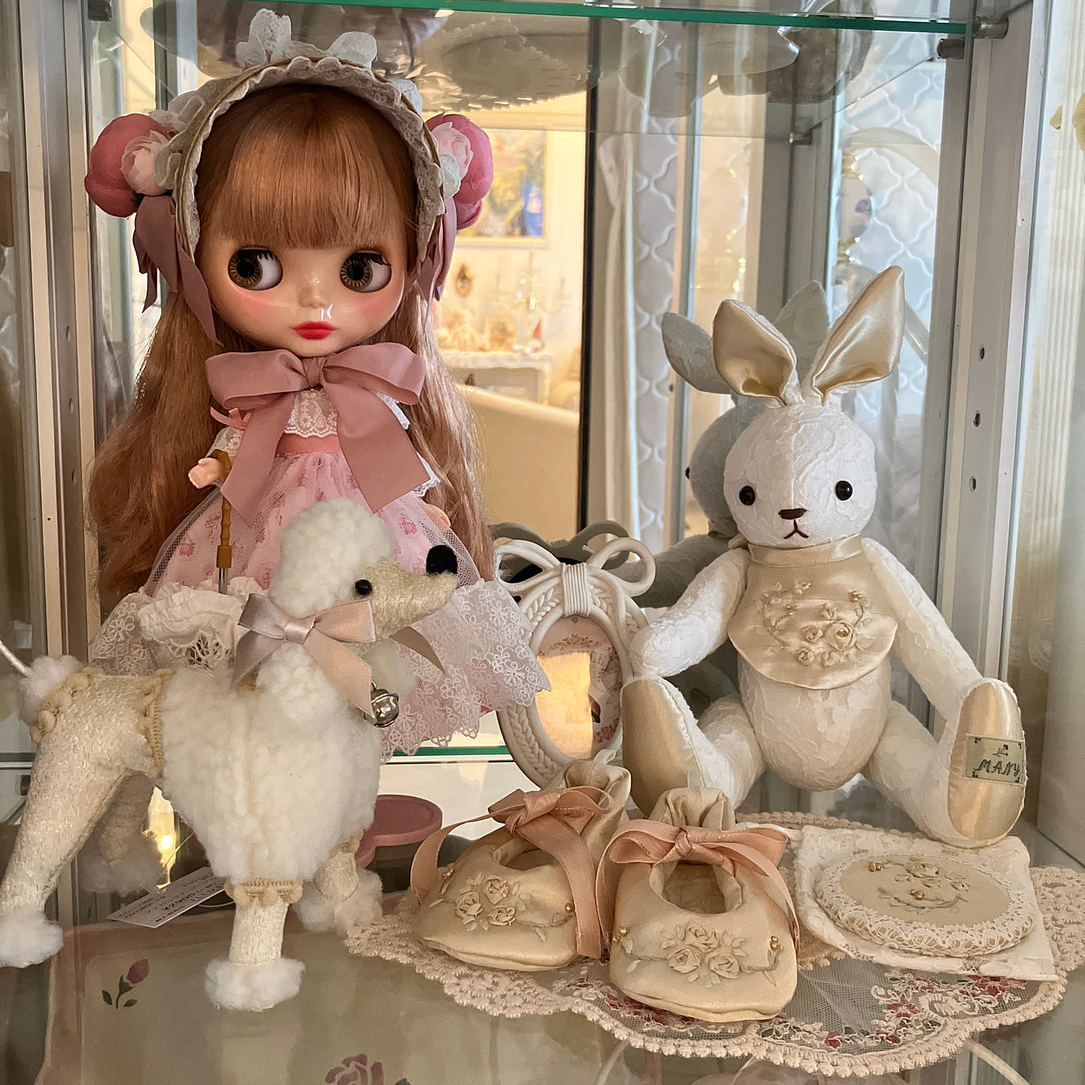 ブライスクローゼットドールケース黒花柄 ブライスクローゼットドールケース花柄