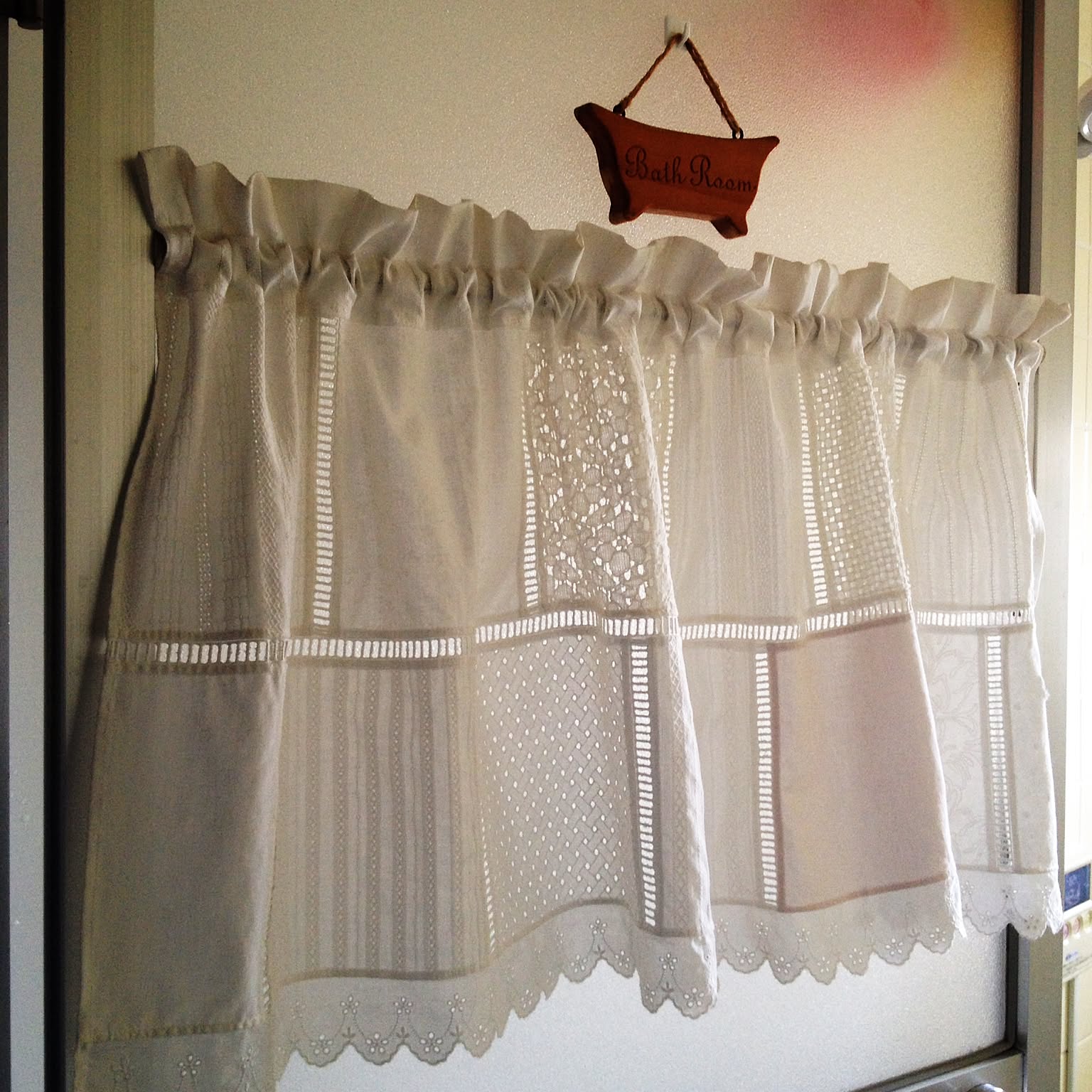 ハンドメイド レースのカフェカーテンのおすすめ商品とおしゃれな実例