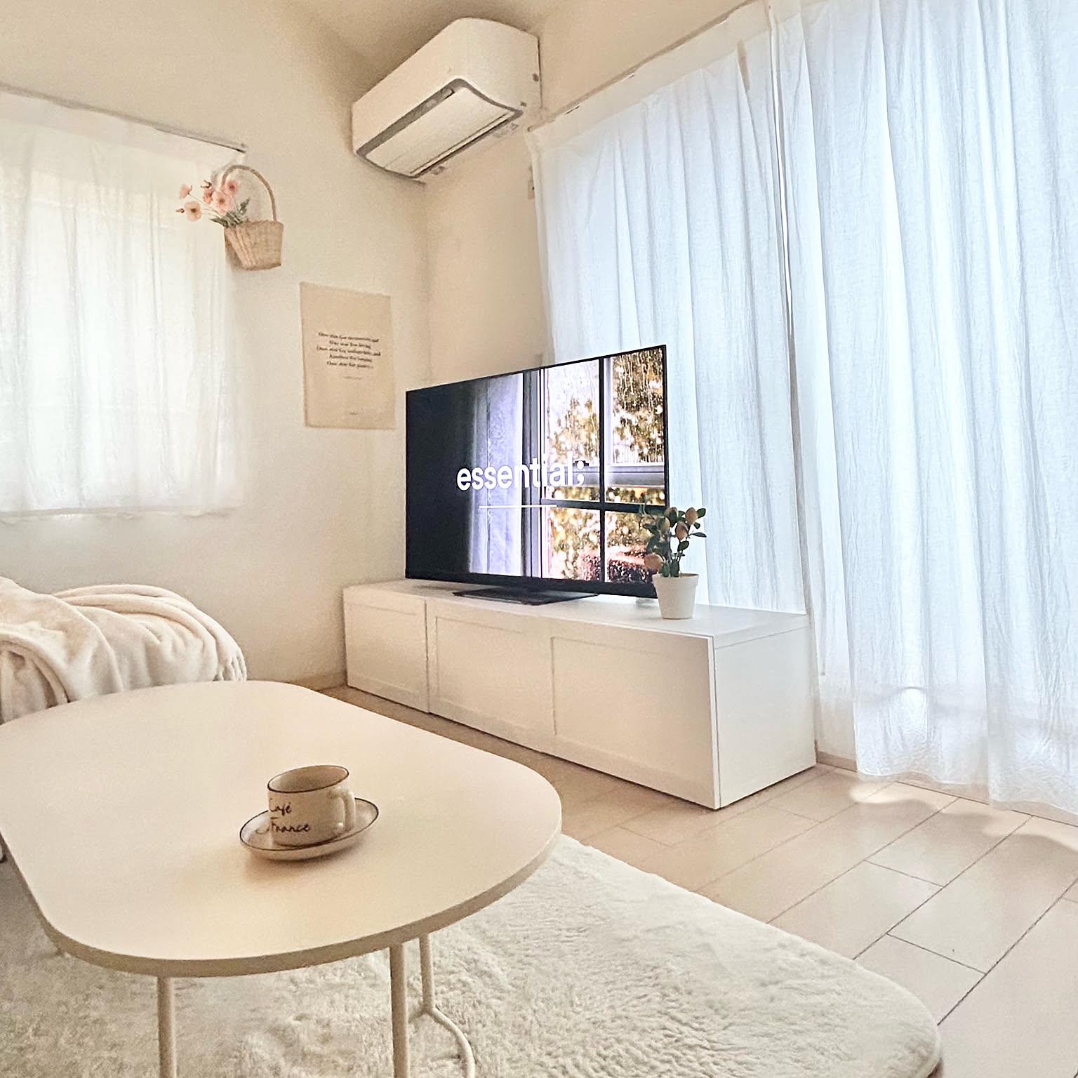 【4K液晶テレビ50Ｖ型】&【IKEAテレビボードBESTÅ ベストシリーズ-】※汚れありのためかなりお安く出品しております※定価10万円以上 IKEAのフロートテレビボード「ベスト―」を夫婦2人で壁掛けDIY