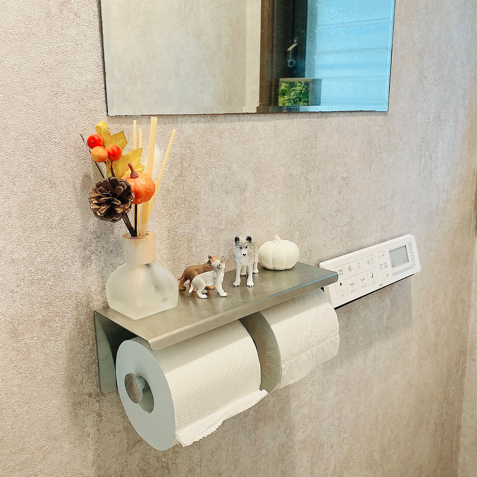 Amazon.co.jp: トイレットペーパーホルダー簡潔な黒い壁掛け