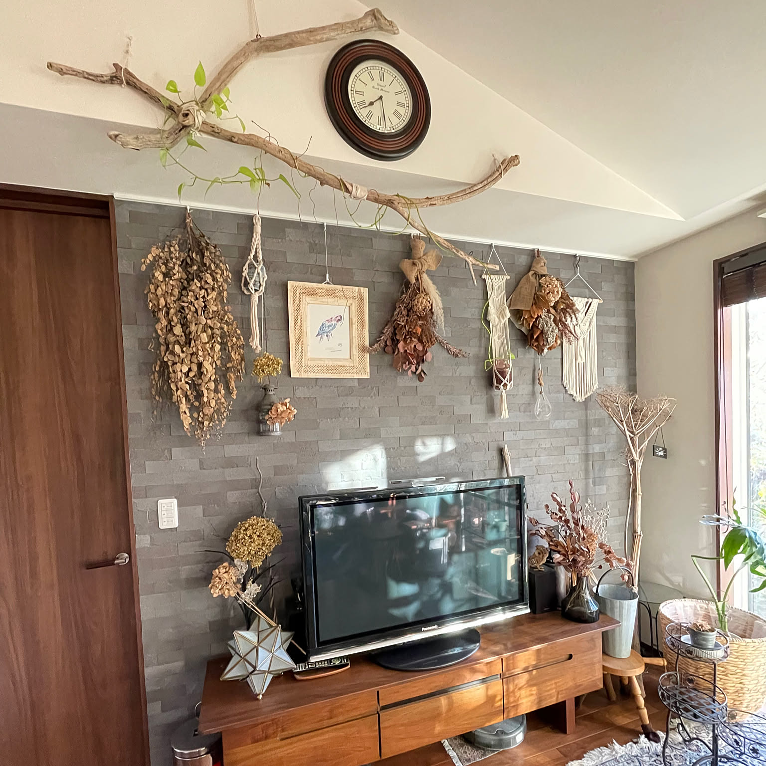 リビング 流木のおしゃれなアレンジ・飾り方のインテリア実例