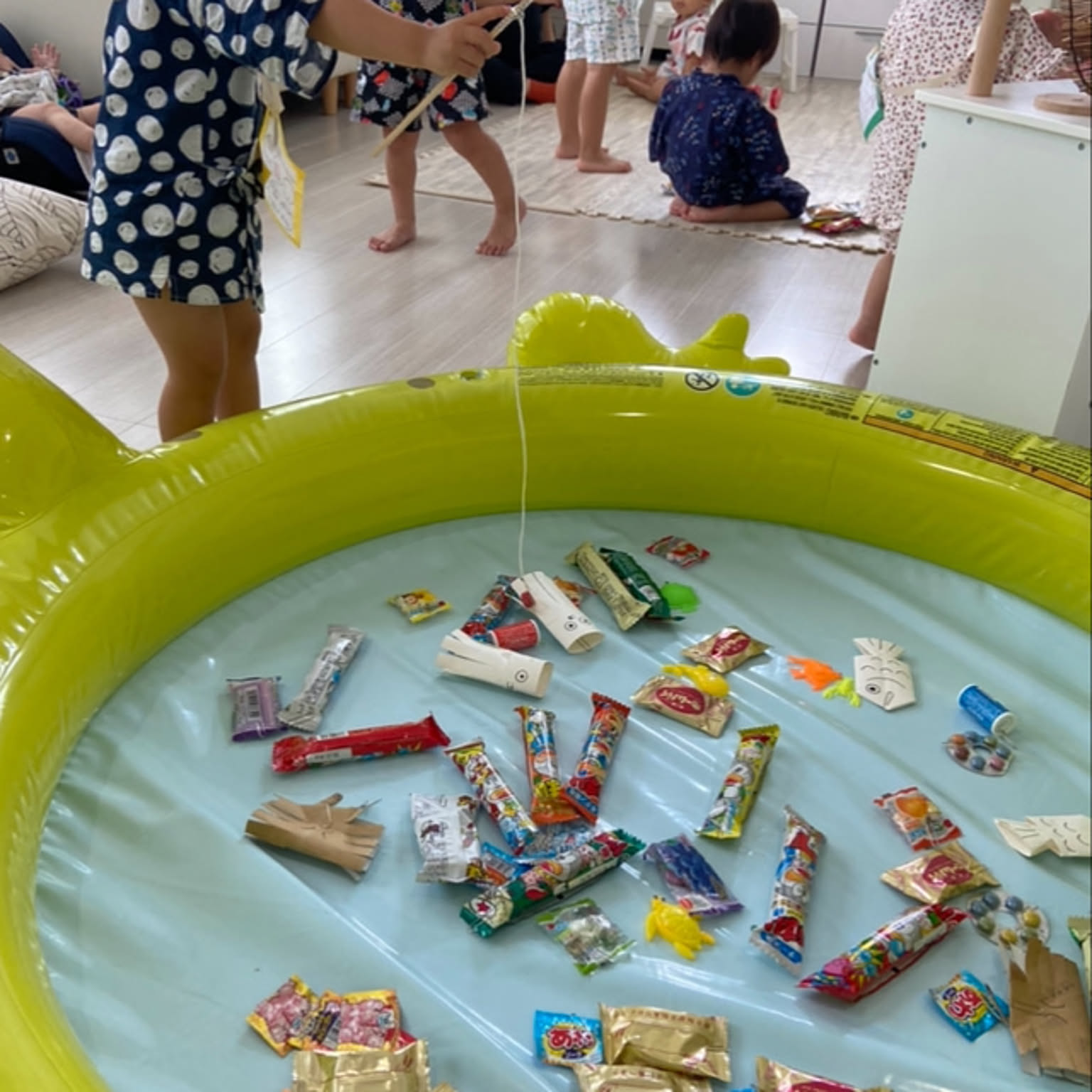 画用紙チョキチョキ/おうち夏祭り/100均/手作り /いいね！ありがとうございます ...などのインテリア実例 - 2020-08-16  21:23:21 ｜ RoomClip（ルームクリップ）