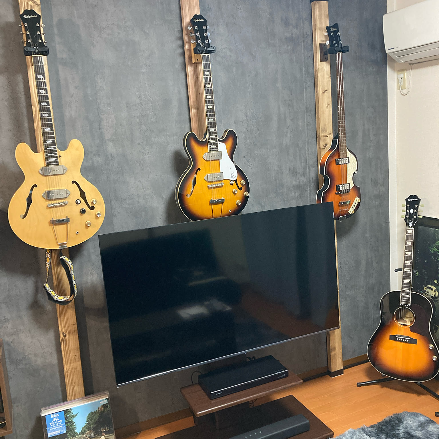 DIY ギターを壁掛けにのインテリア・手作りの実例 ｜ RoomClip（ルーム