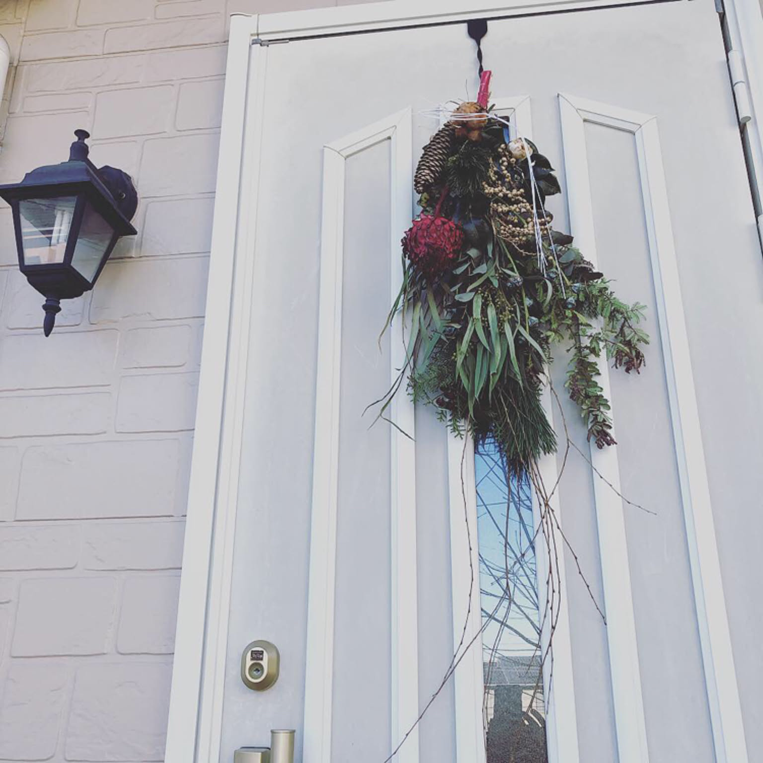 フレッシュな多種の花材でクリスマス＆お正月飾りにもなる