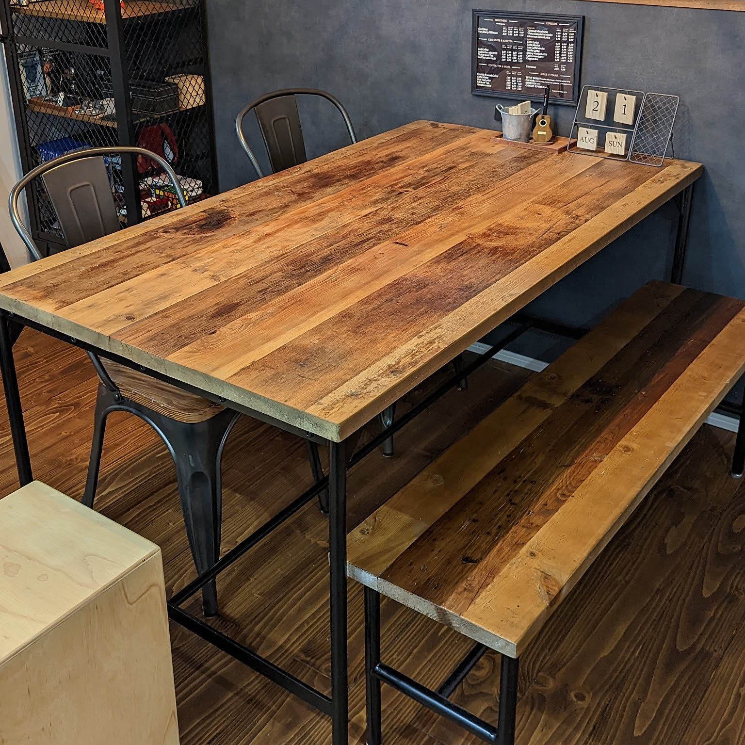 クラッシュゲートダイニングテーブルのおすすめ商品とおしゃれな実例