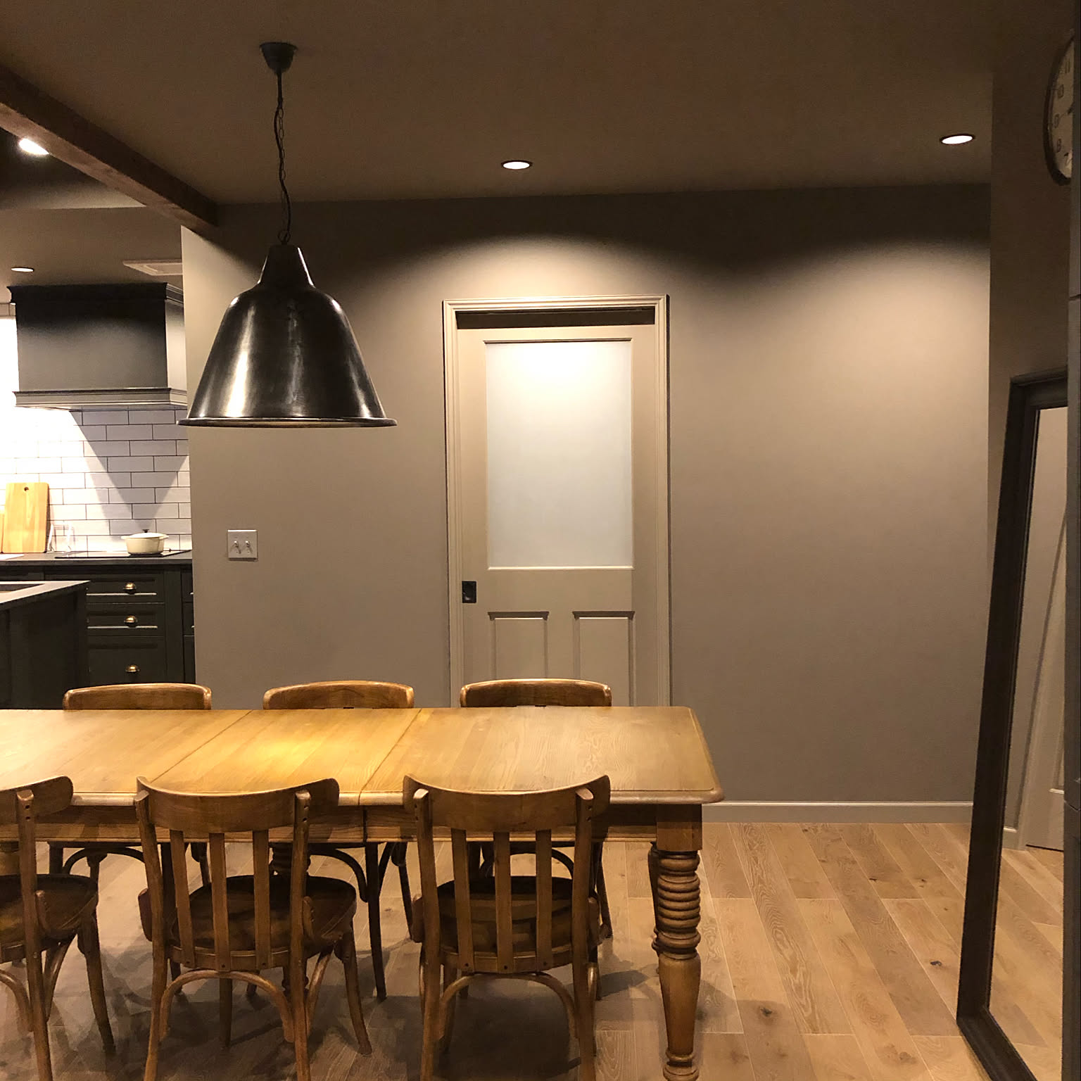 ダイニングテーブル チェスターフィールドのおすすめ商品とおしゃれな