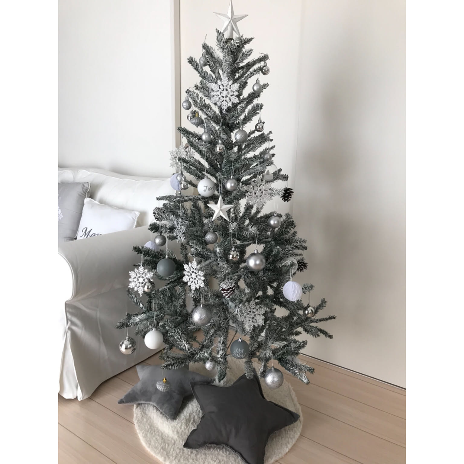 ニトリ美品【クリスマスツリー】150cm ホワイト　雪　おまけ付 オール【ニトリ】でクリスマスツリー！総額いくら？11月なのに
