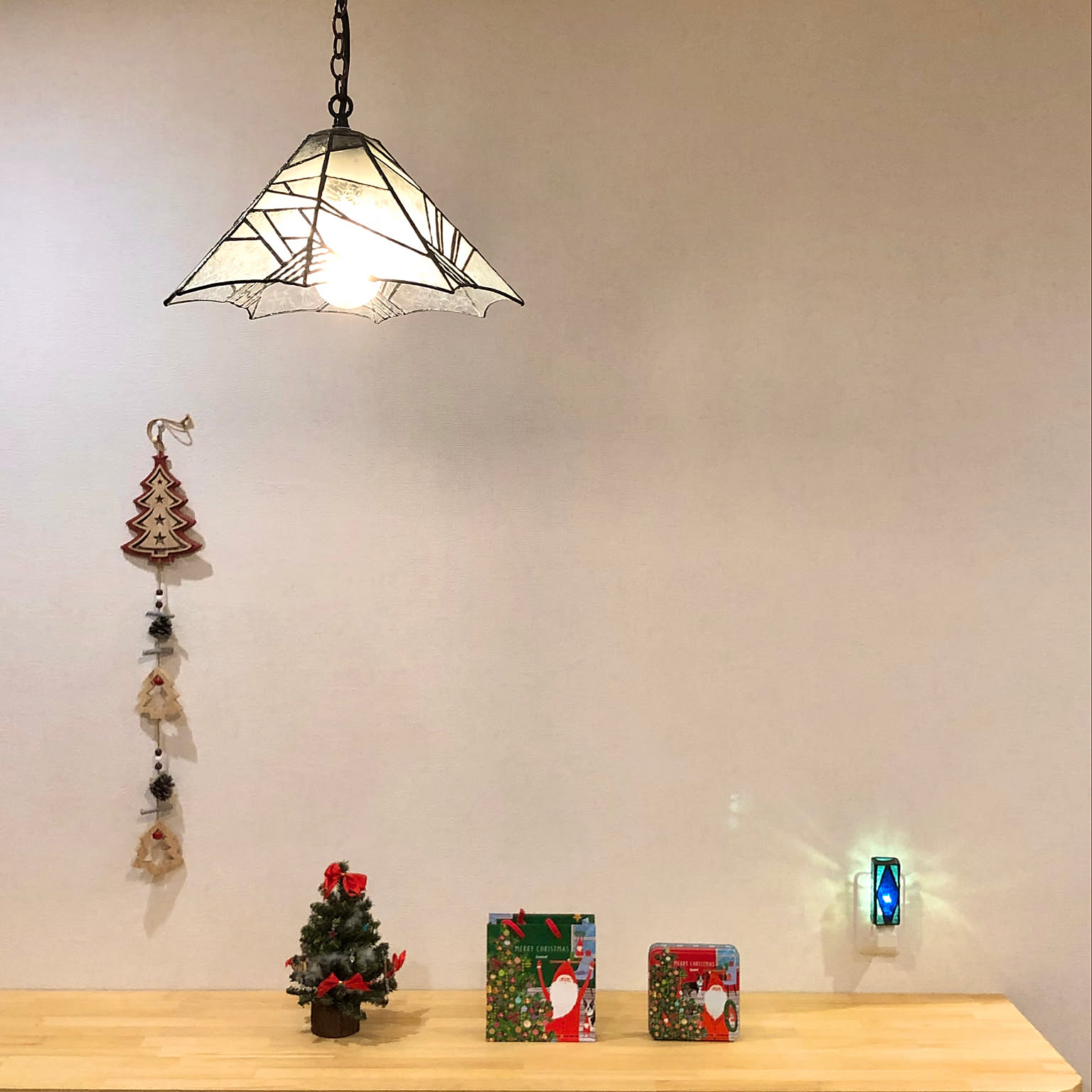 【10％OFF】 クリスマスツリー ステンドグラスランプのおすすめ商品と クリスマス