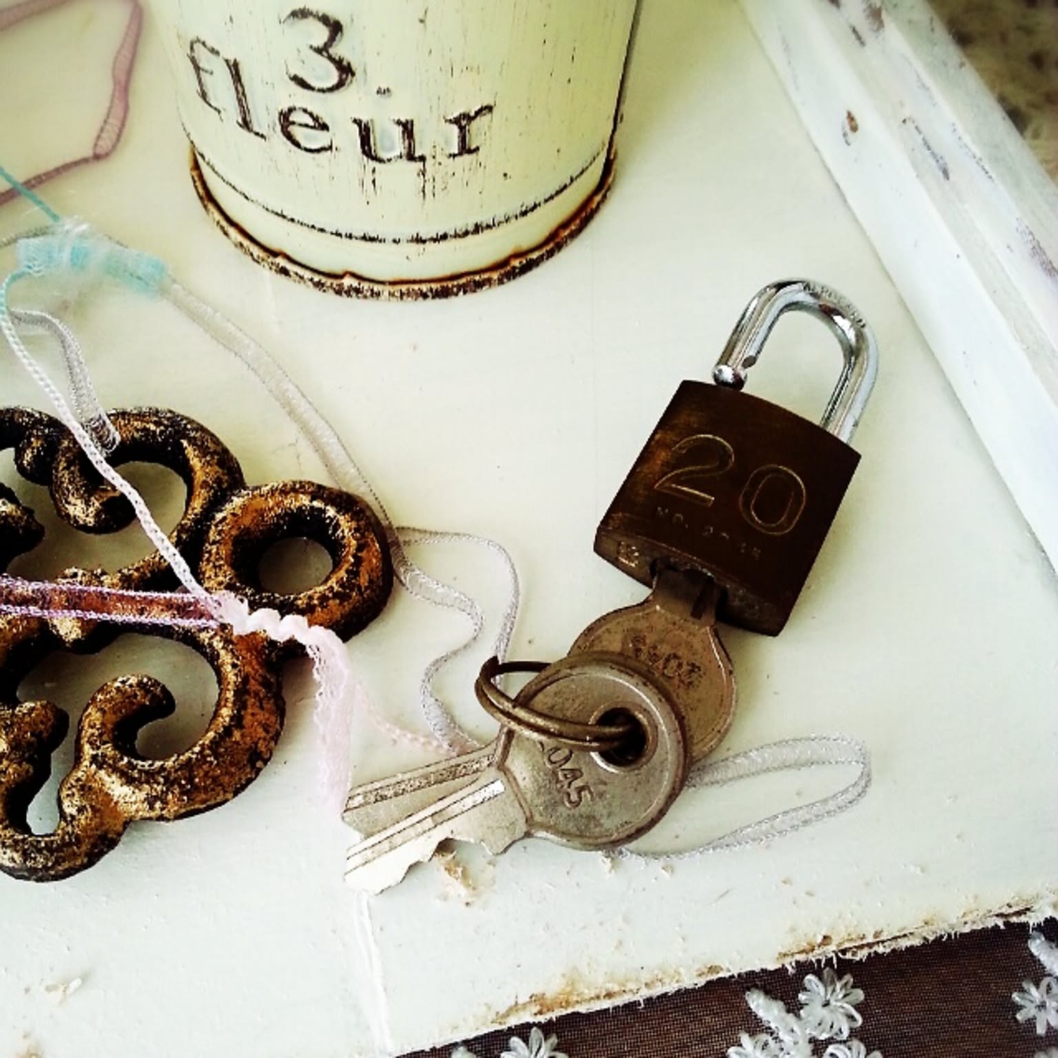 PADLOCK KEY HANGER ボルトルームカギキーチェーン