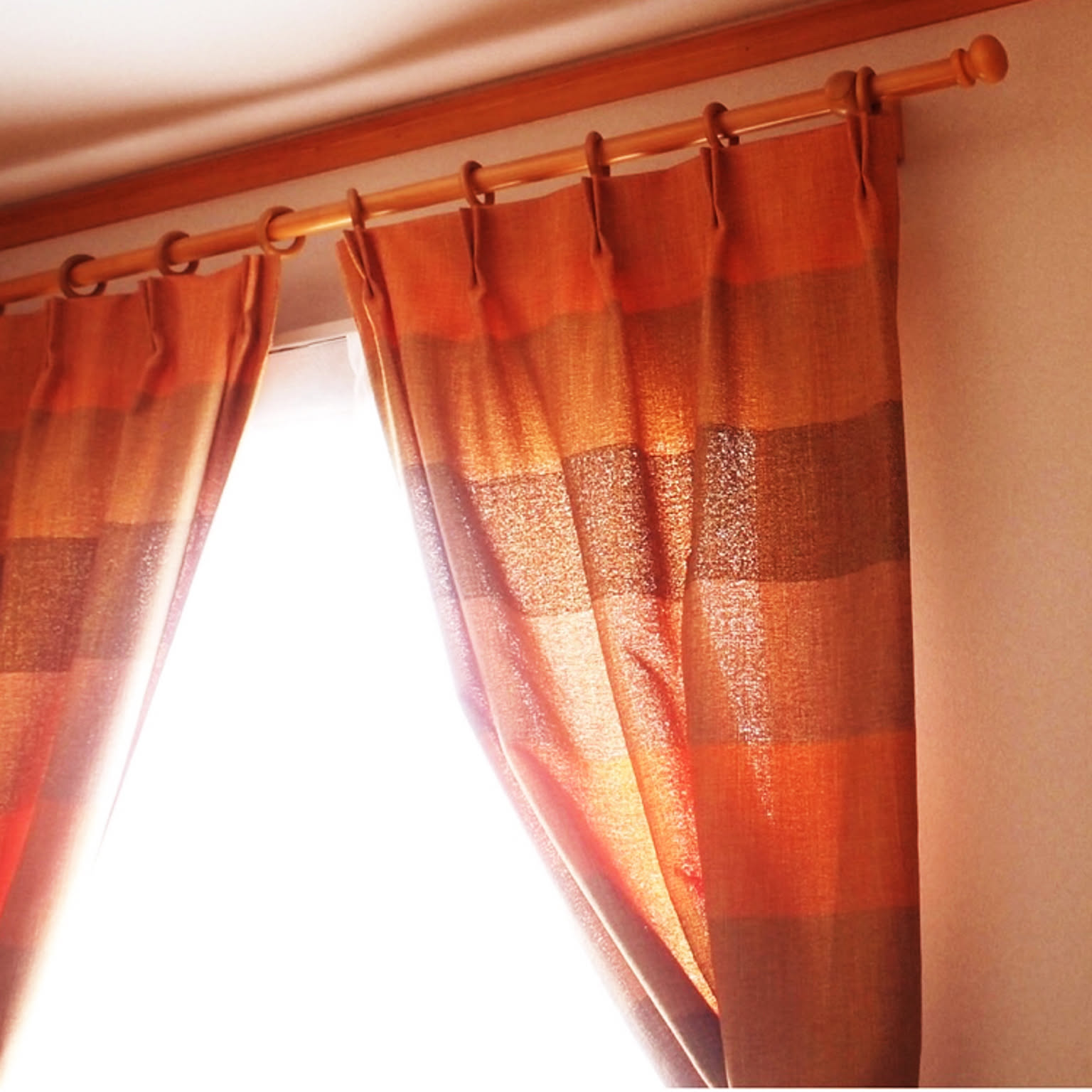 カーテン オレンジ色のおすすめ商品とおしゃれな実例 ｜ RoomClip