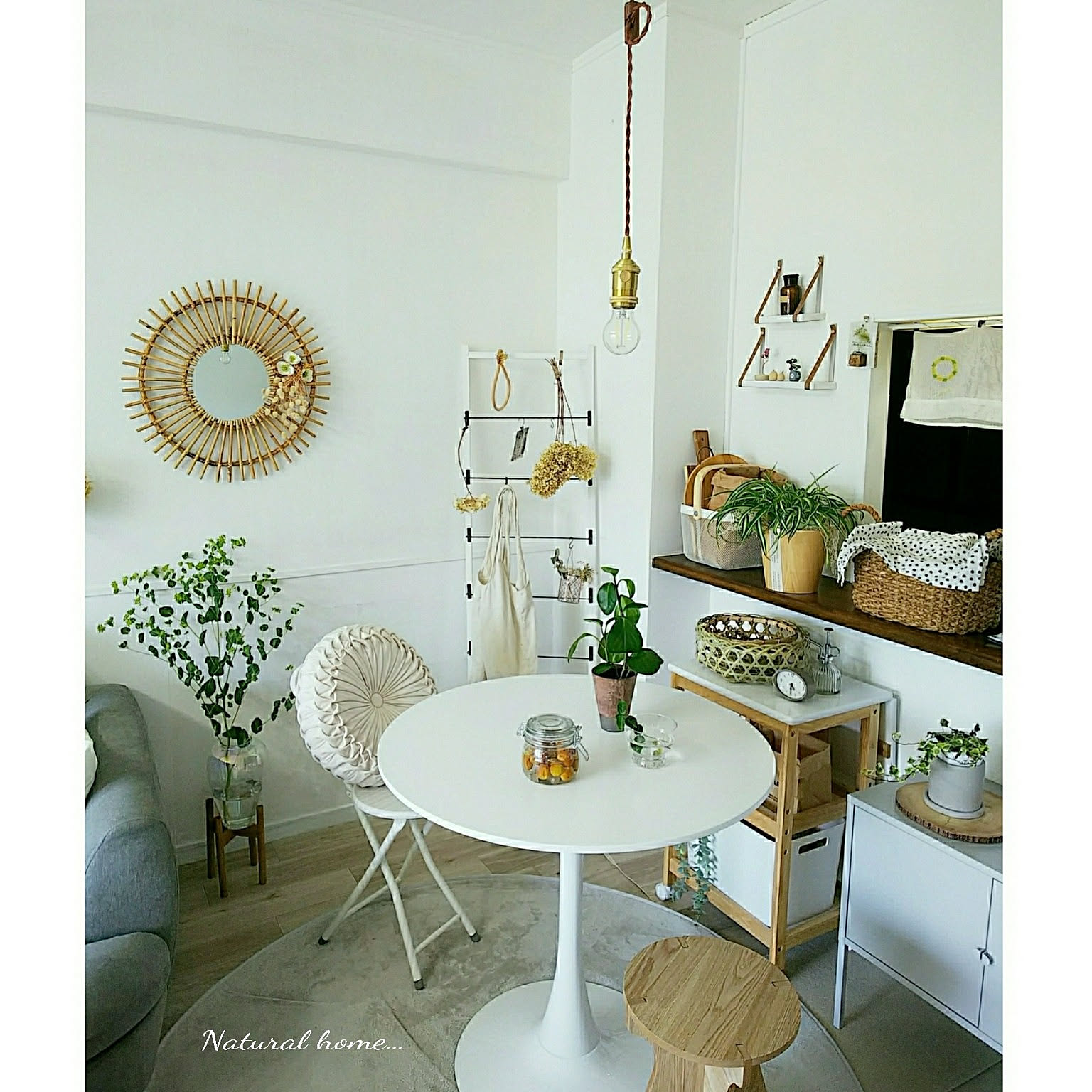 白い丸テーブルのおすすめ商品とおしゃれな実例 ｜ RoomClip（ルーム