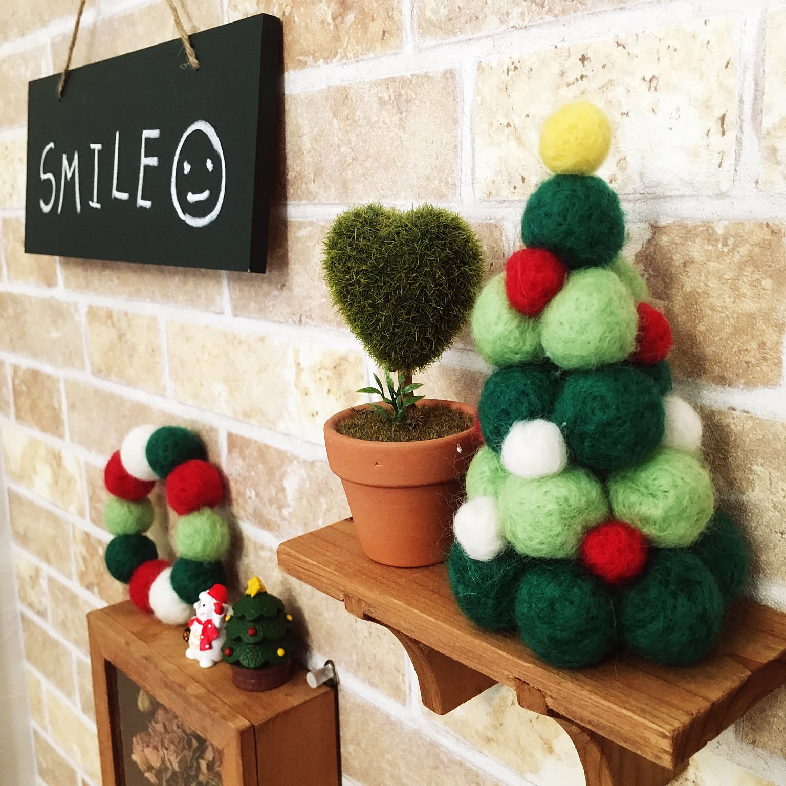大きな❣️クリスマス　ツリー　羊毛フェルト　インテリア　雑貨　ハンドメイド　羊毛 羊毛フェルトツリーのおすすめ商品とおしゃれな実例 ｜ RoomClip